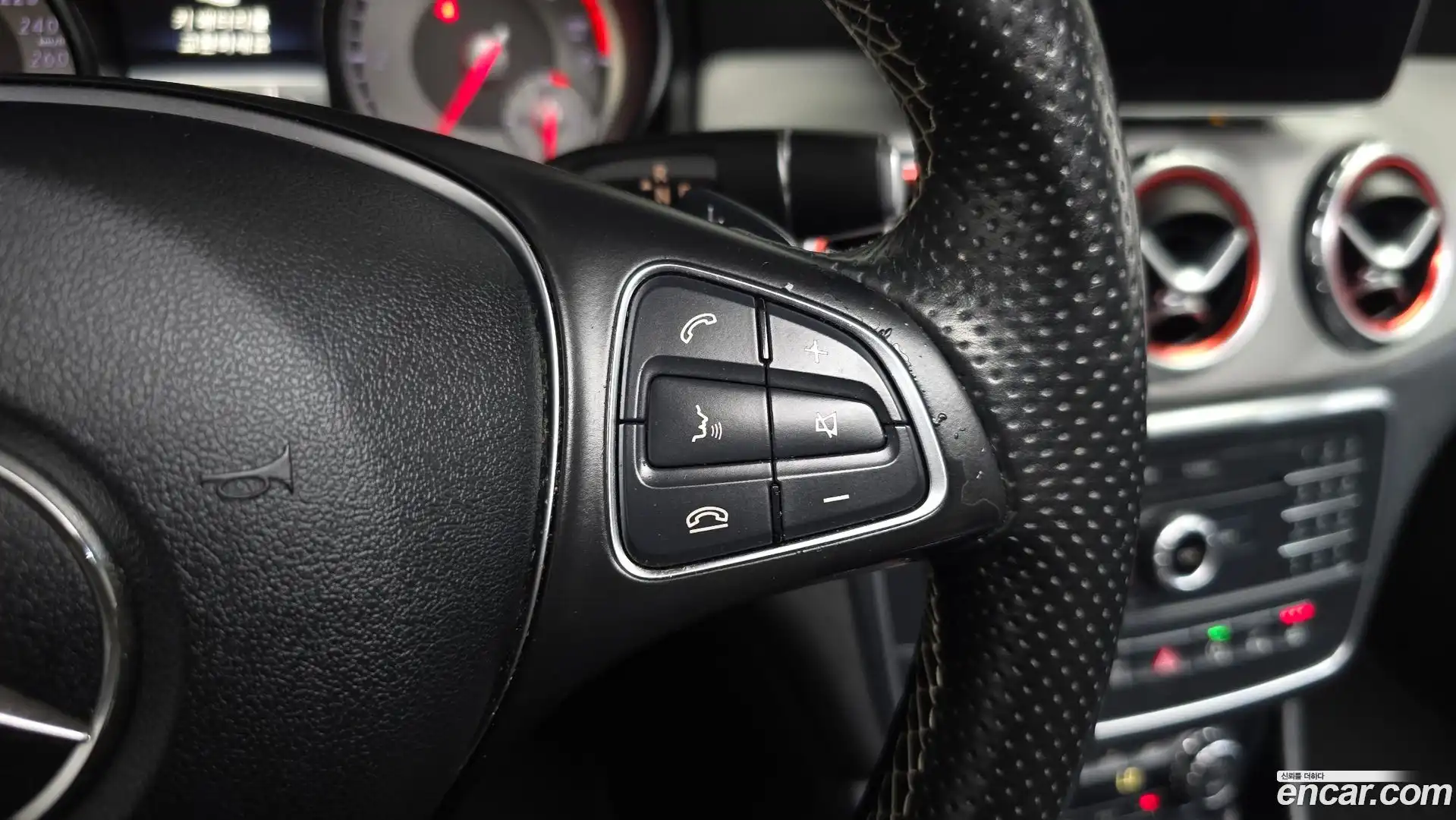 GLA-Class Mercedes-Benz 2015.11-OPTION-019