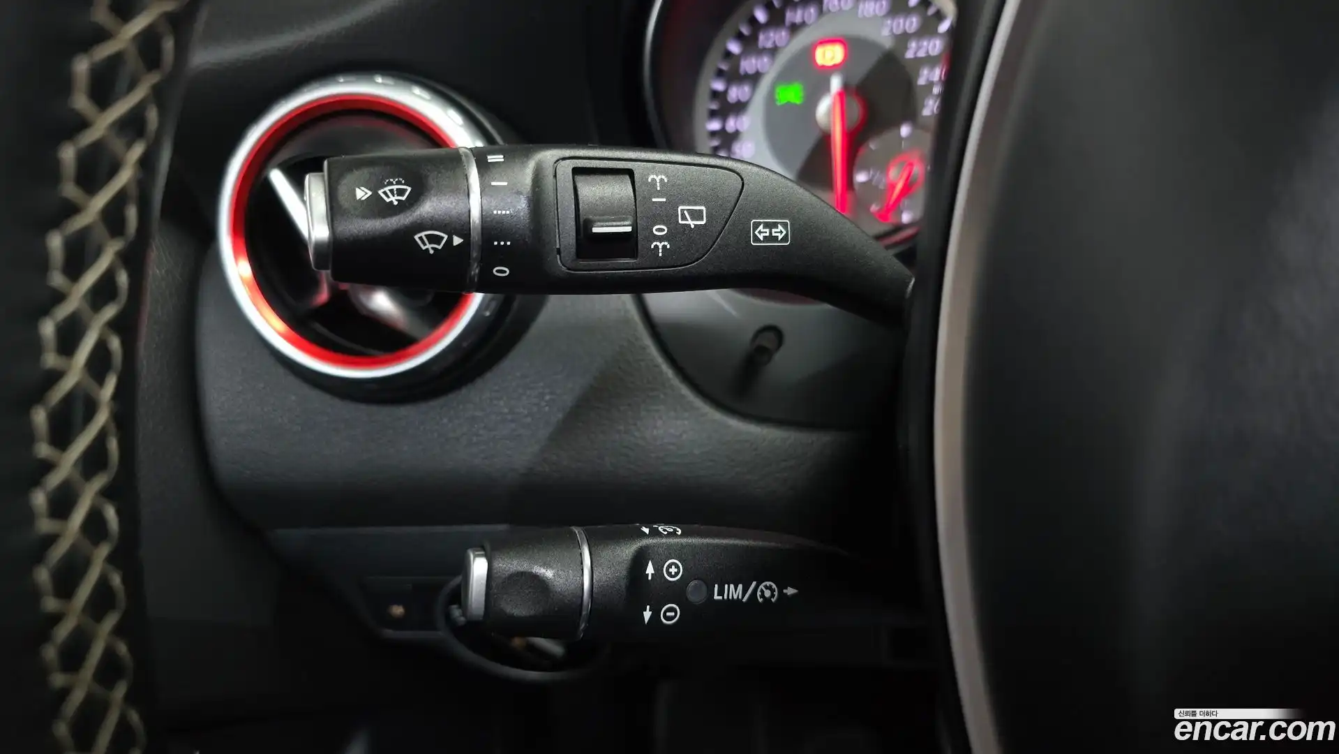 GLA-Class Mercedes-Benz 2015.11-OPTION-021