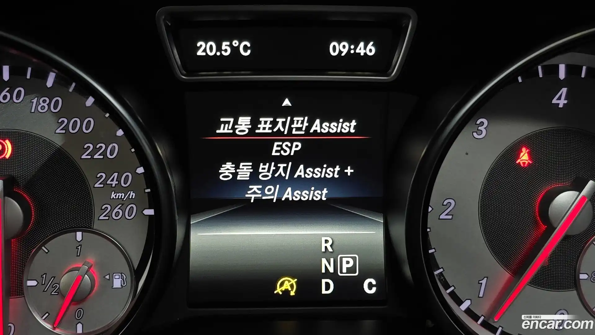 GLA-Class Mercedes-Benz 2015.11-OPTION-022