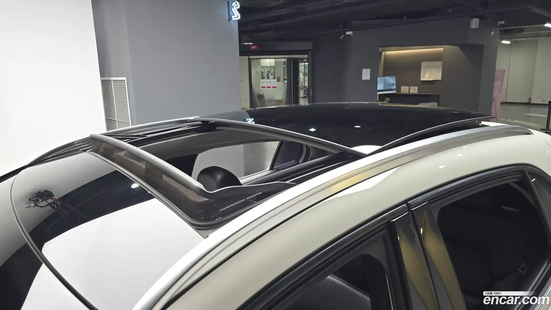 GLA-Class Mercedes-Benz 2015.11-OPTION-023