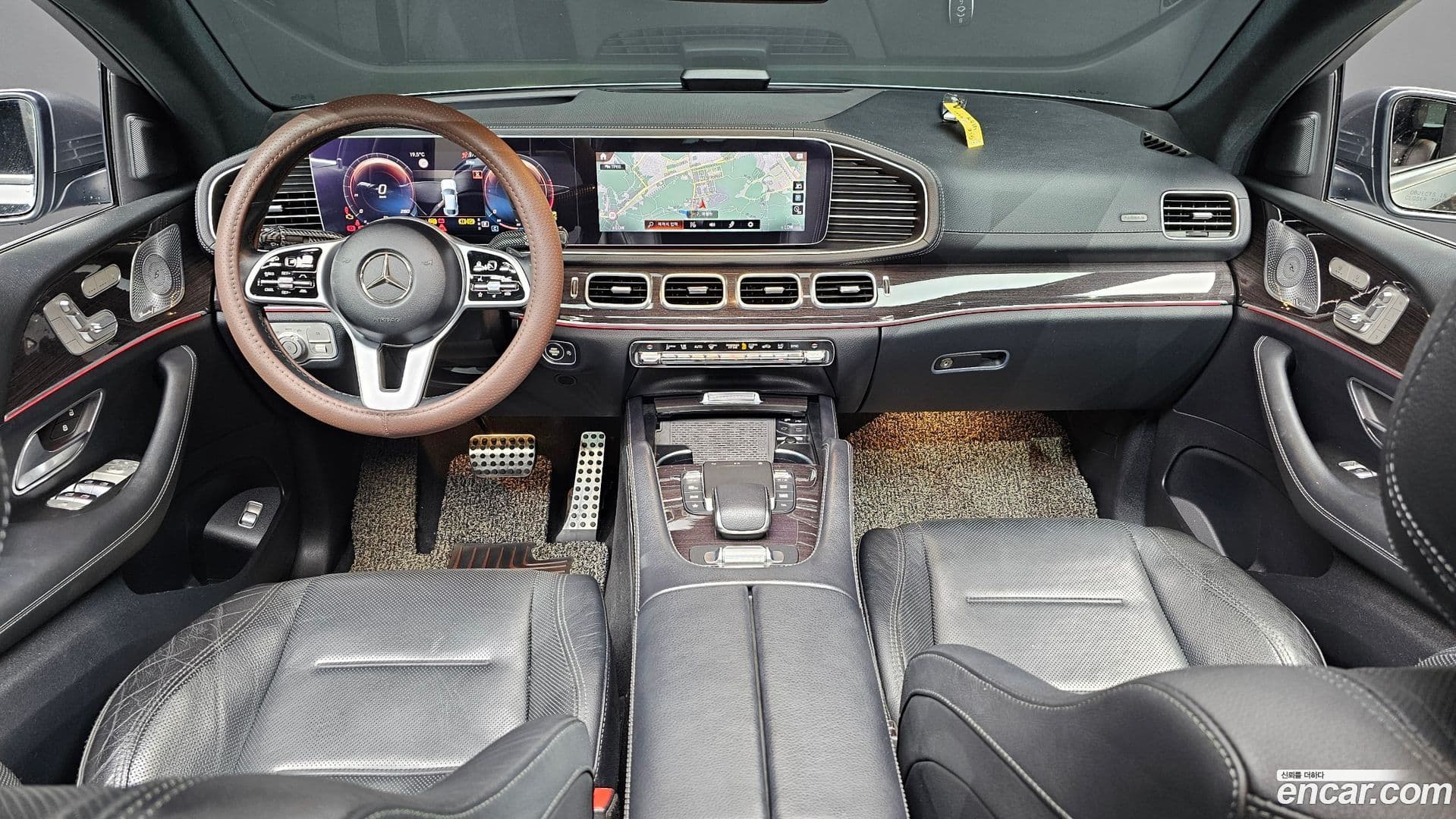 Main__Slider__Photo:GLE-Class Mercedes-Benz 2020.11-6
