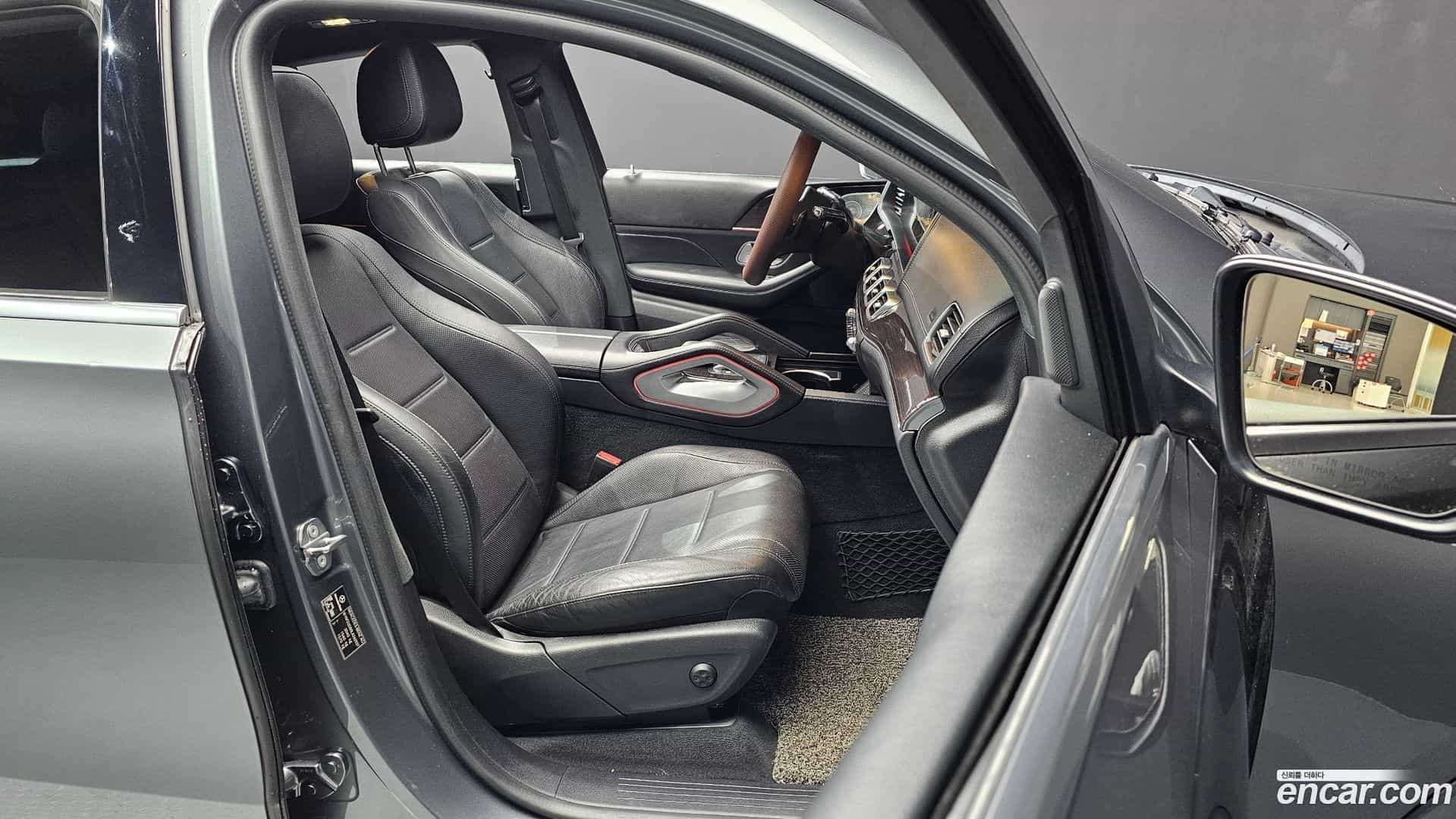 GLE-Class Mercedes-Benz 2020.11-INNER-010