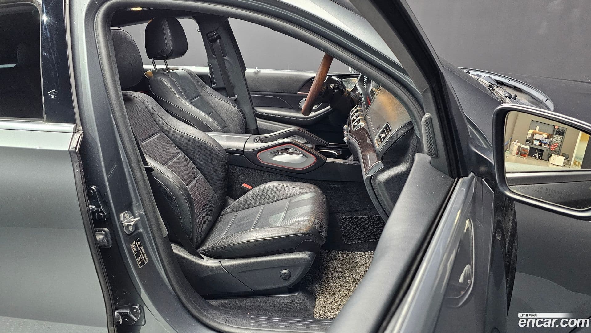 Main__Slider__Photo:GLE-Class Mercedes-Benz 2020.11-9