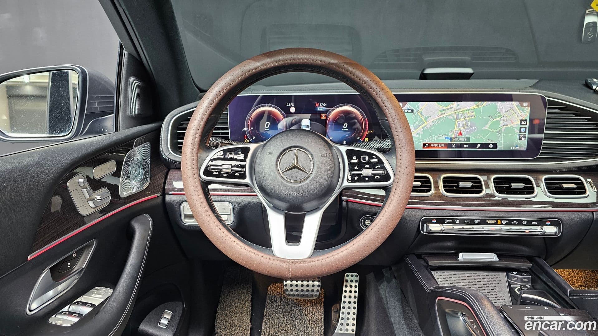 Main__Slider__Photo:GLE-Class Mercedes-Benz 2020.11-11
