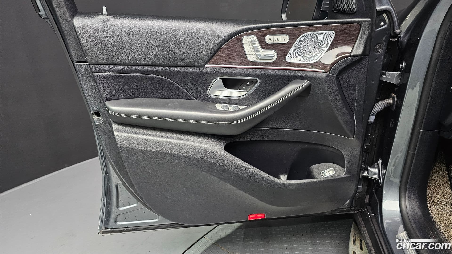 Main__Slider__Photo:GLE-Class Mercedes-Benz 2020.11-23