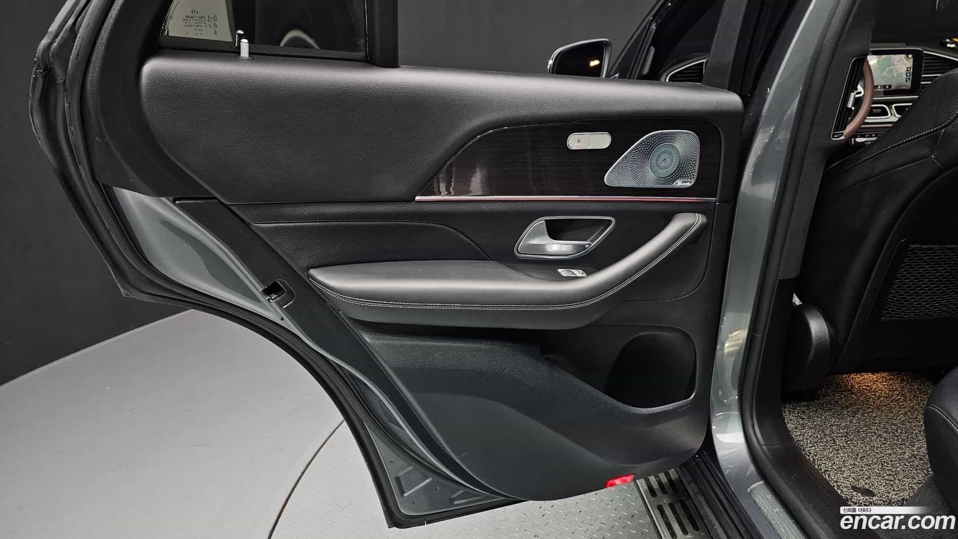 GLE-Class Mercedes-Benz 2020.11-INNER-035