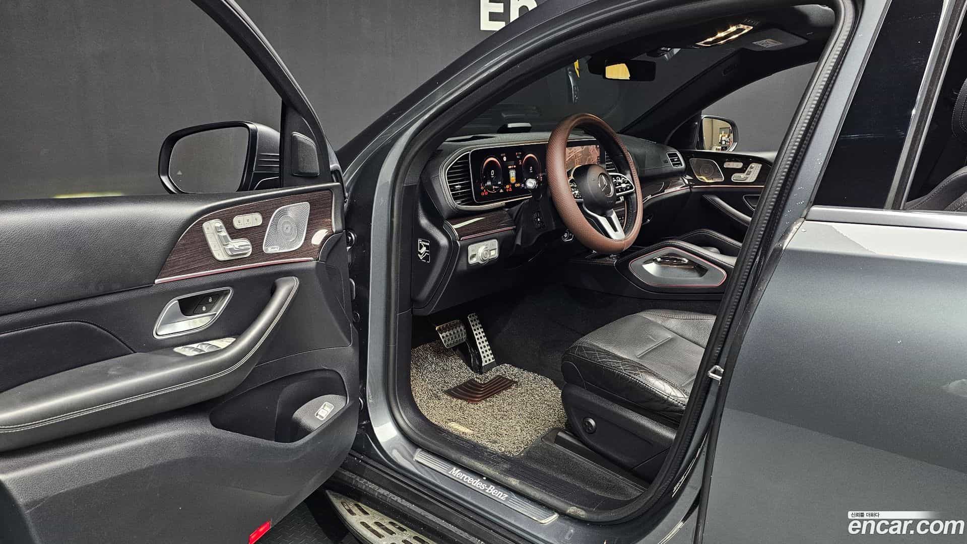 GLE-Class Mercedes-Benz 2020.11-INNER-036