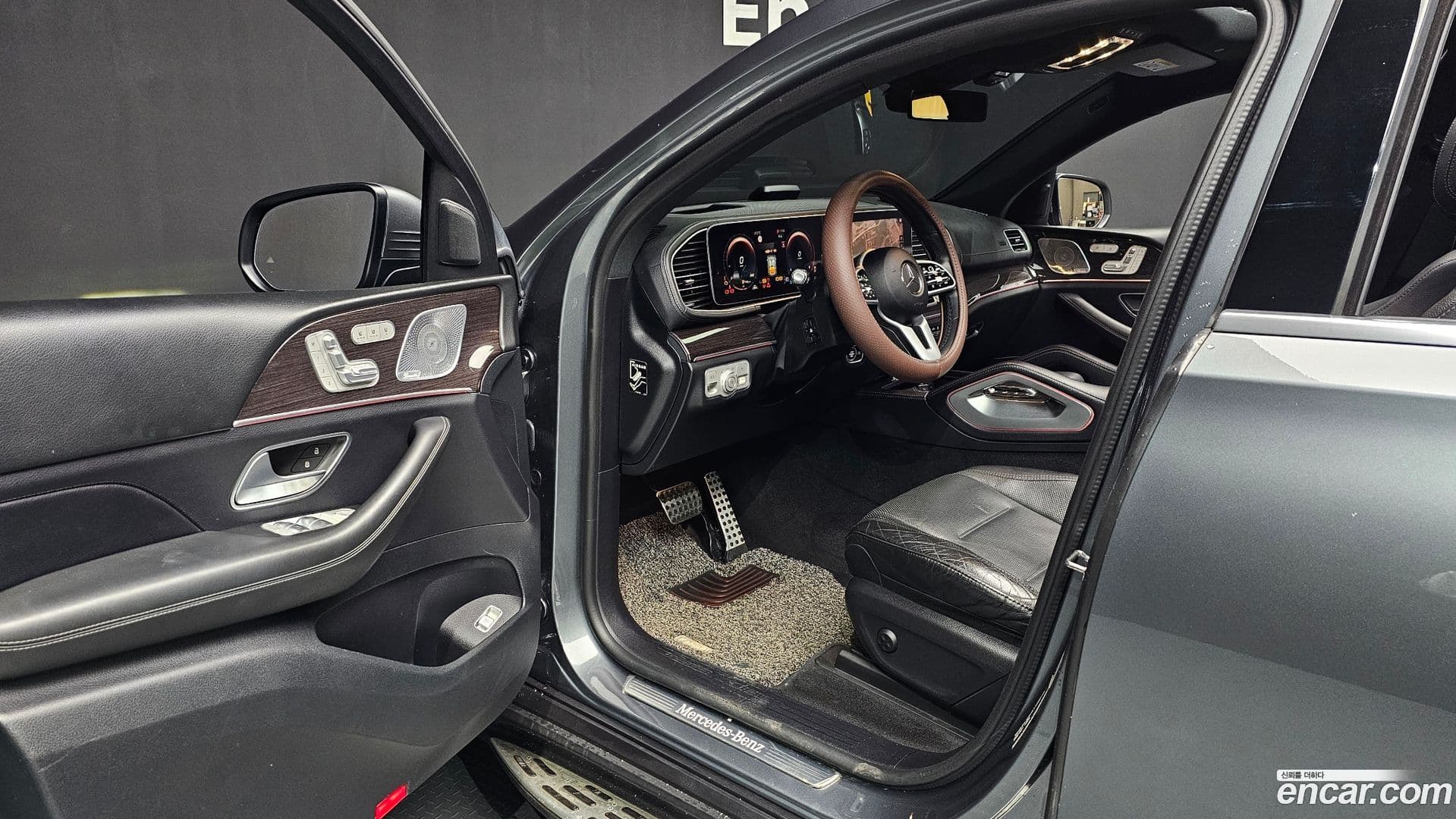 Main__Slider__Photo:GLE-Class Mercedes-Benz 2020.11-25