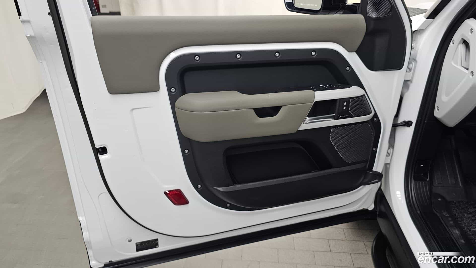 Defender Land Rover 2023.2-INNER-034