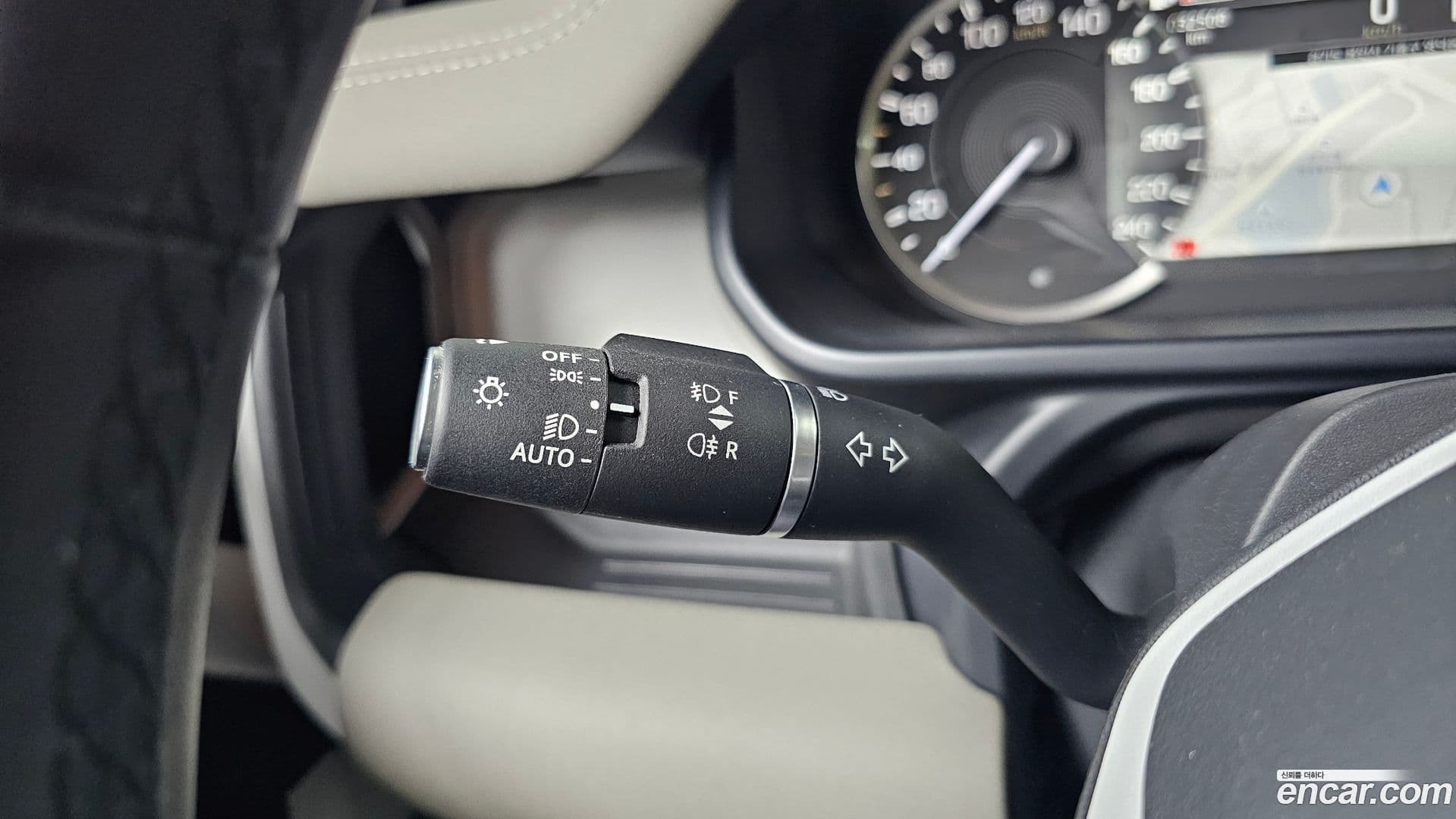 Main__Slider__Photo:Defender Land Rover 2023.2-29
