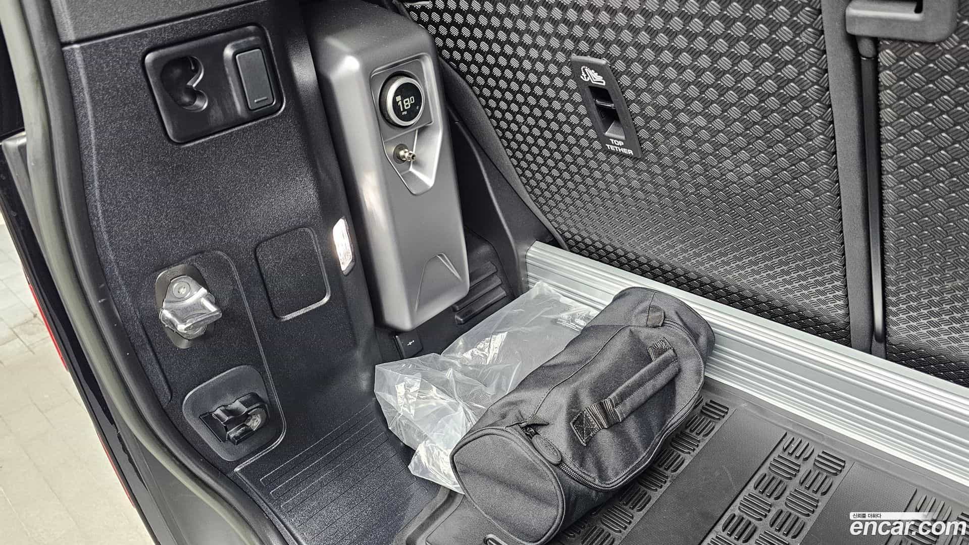 Defender Land Rover 2023.2-OPTION-045