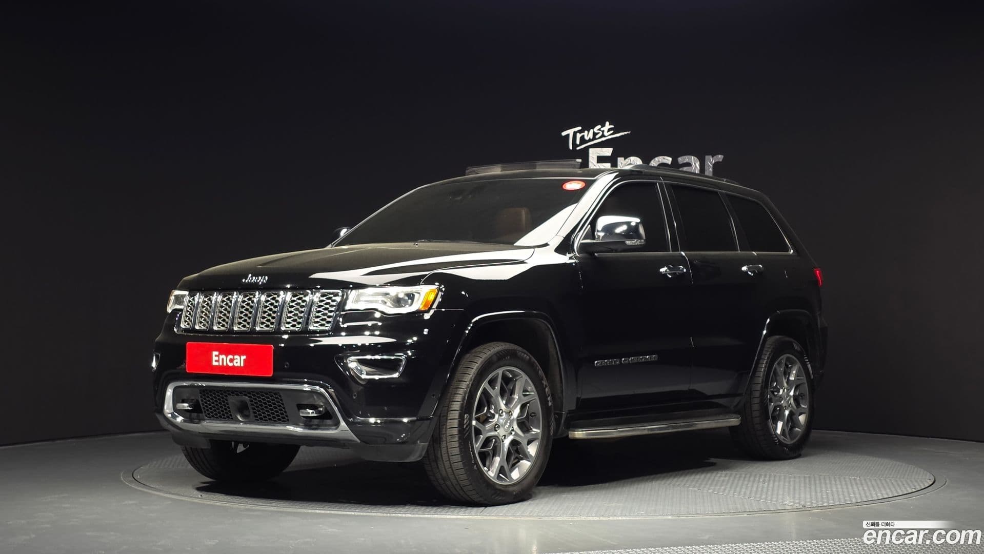 Main__Slider__Photo:Cherokee Jeep 2020.5-0