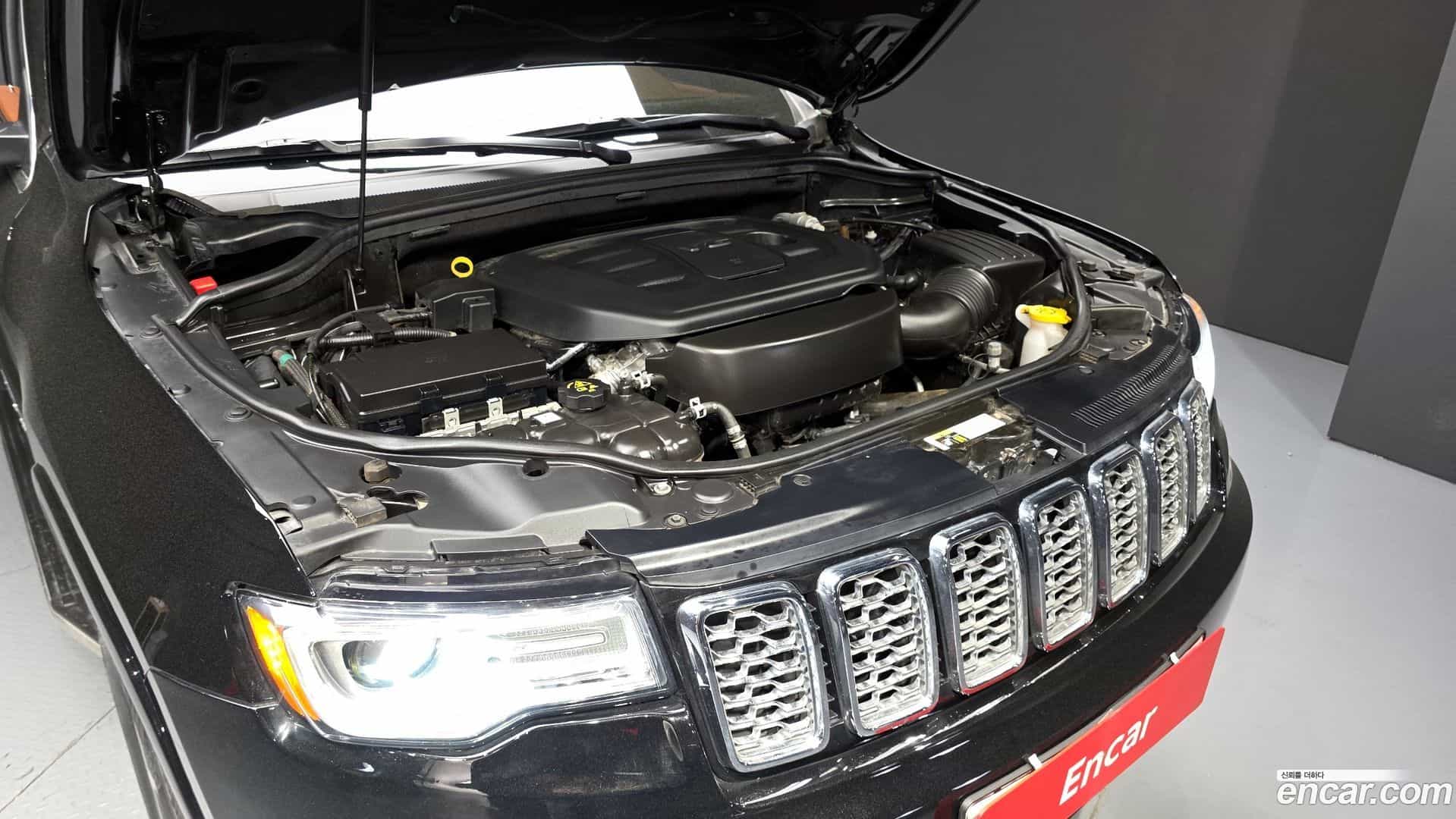 Cherokee Jeep 2020.5-OUTER-006