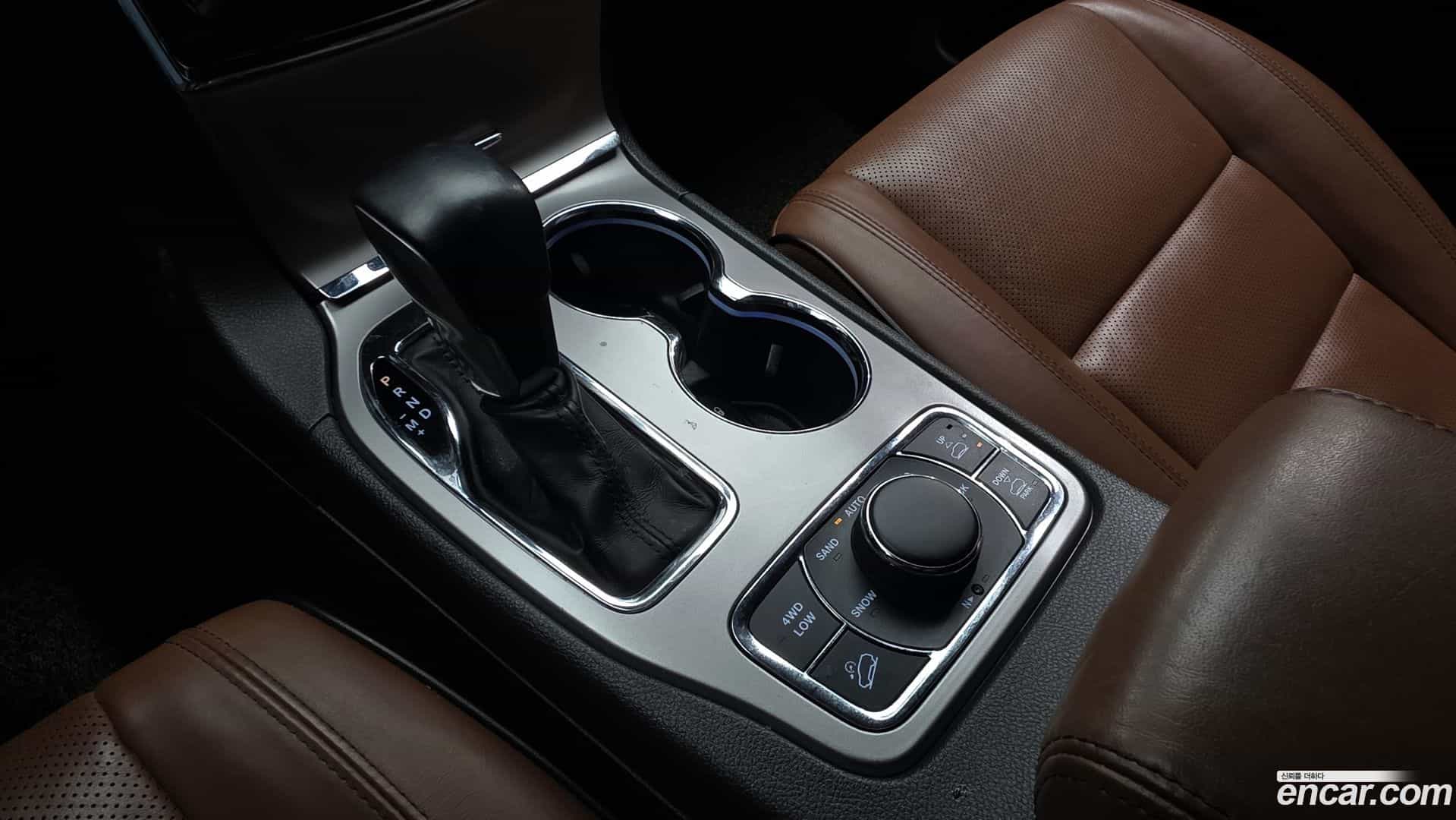 Cherokee Jeep 2020.5-INNER-009