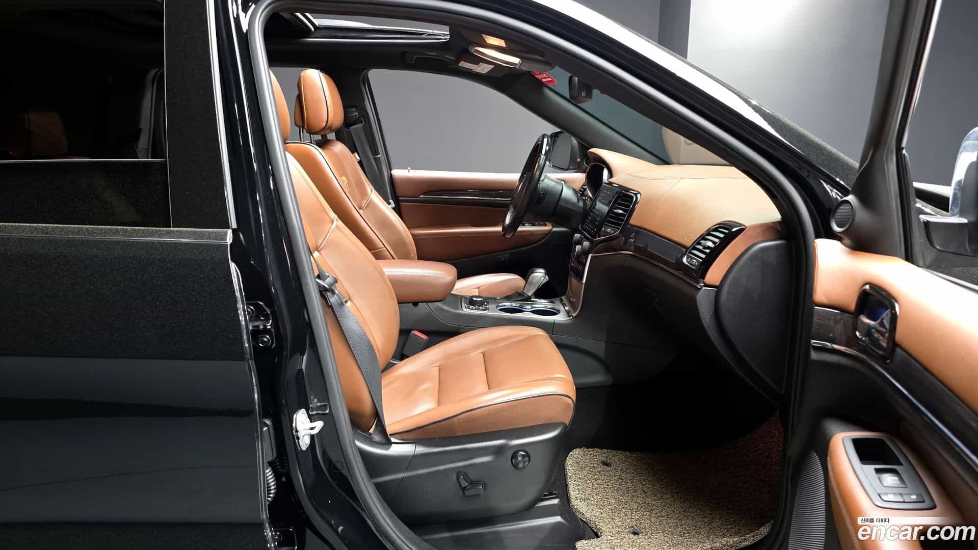 Cherokee Jeep 2020.5-OPTION-015
