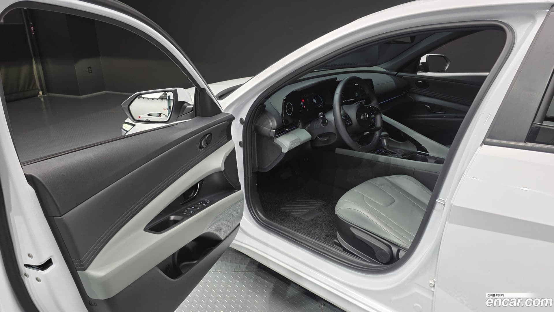 Main__Slider__Photo:AVANTE Hyundai 2023.5-9