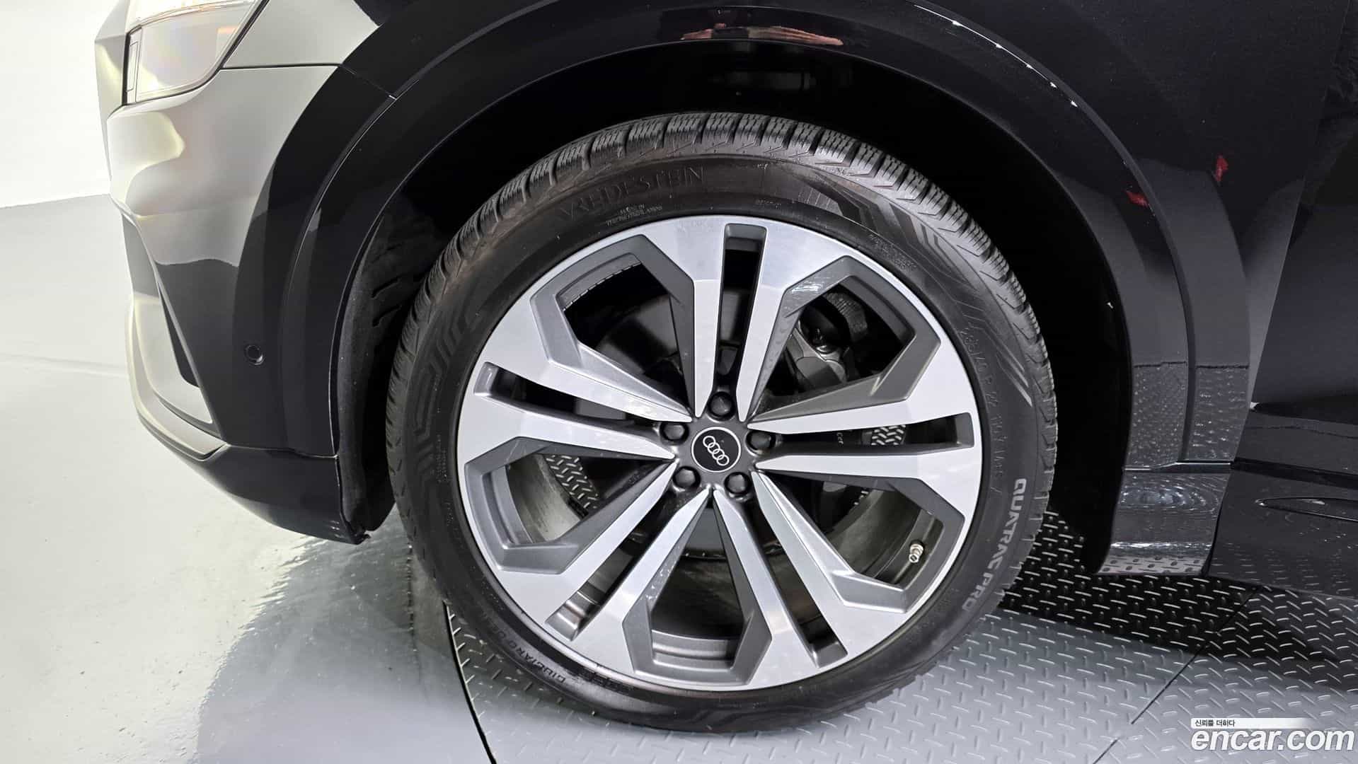 Q8 Audi 2023.11-OUTER-005