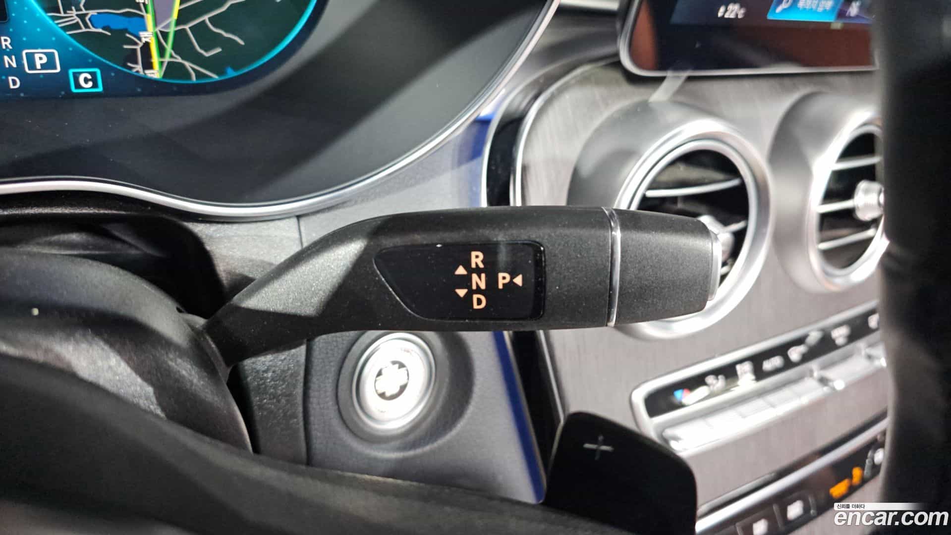 GLC-Class Mercedes-Benz 2021.11-INNER-009