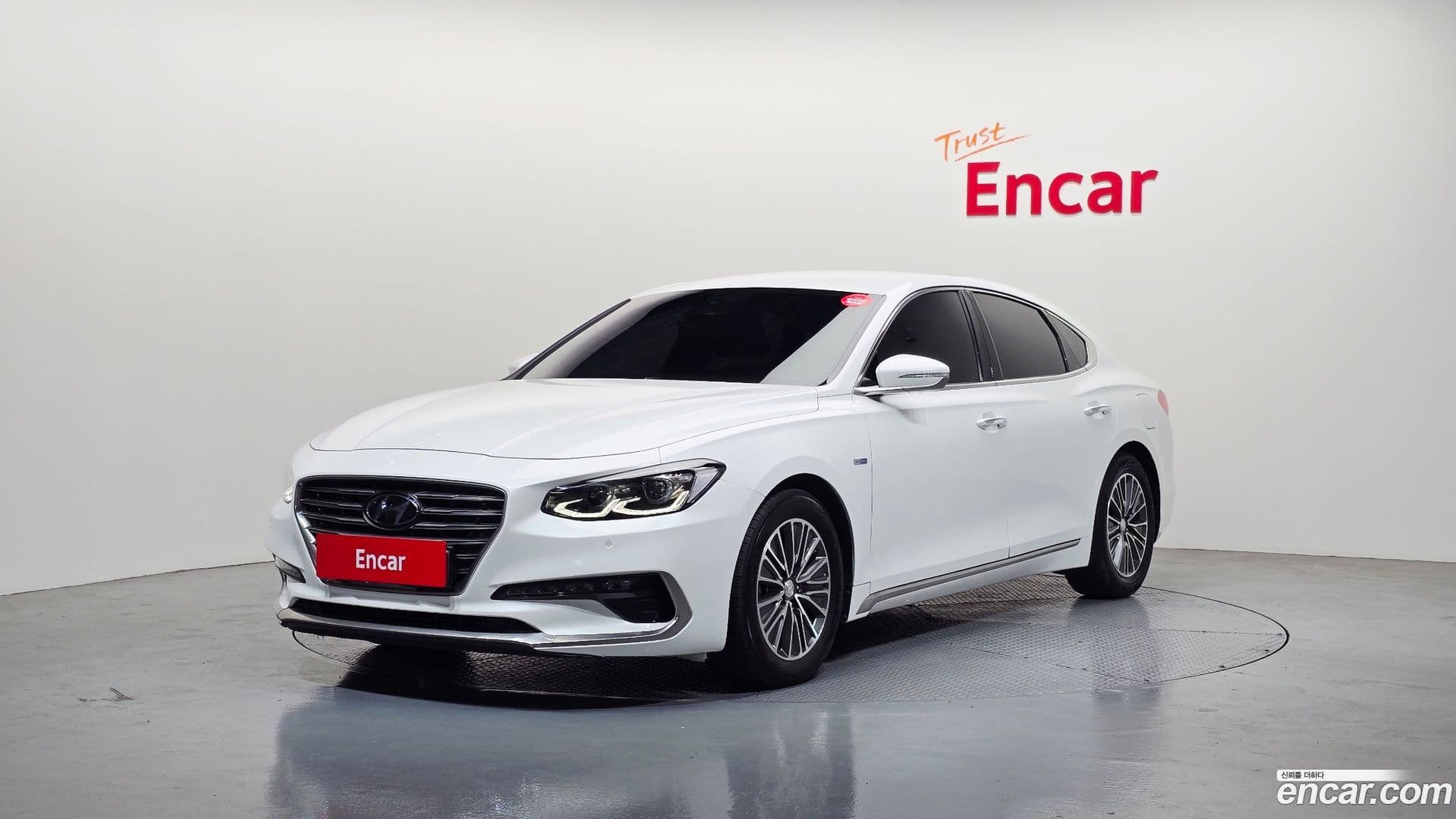Main__Slider__Photo:Grandeur Hyundai 2017.6-0
