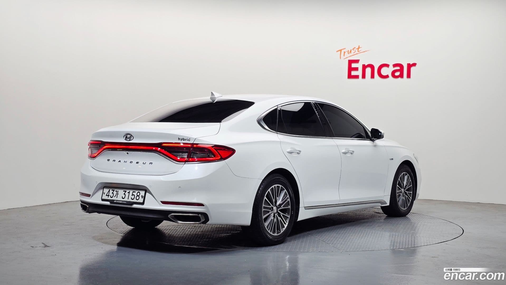 Main__Slider__Photo:Grandeur Hyundai 2017.6-1