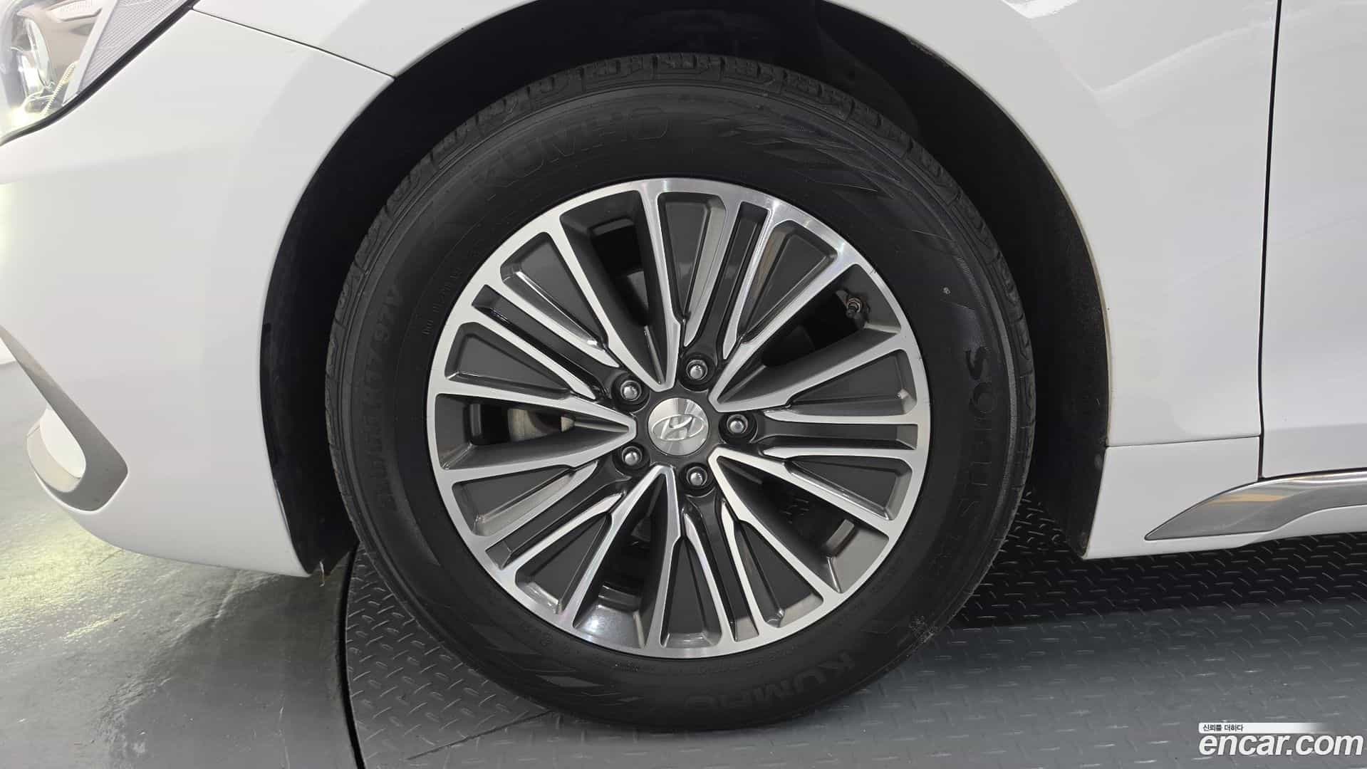 Grandeur Hyundai 2017.6-OUTER-005