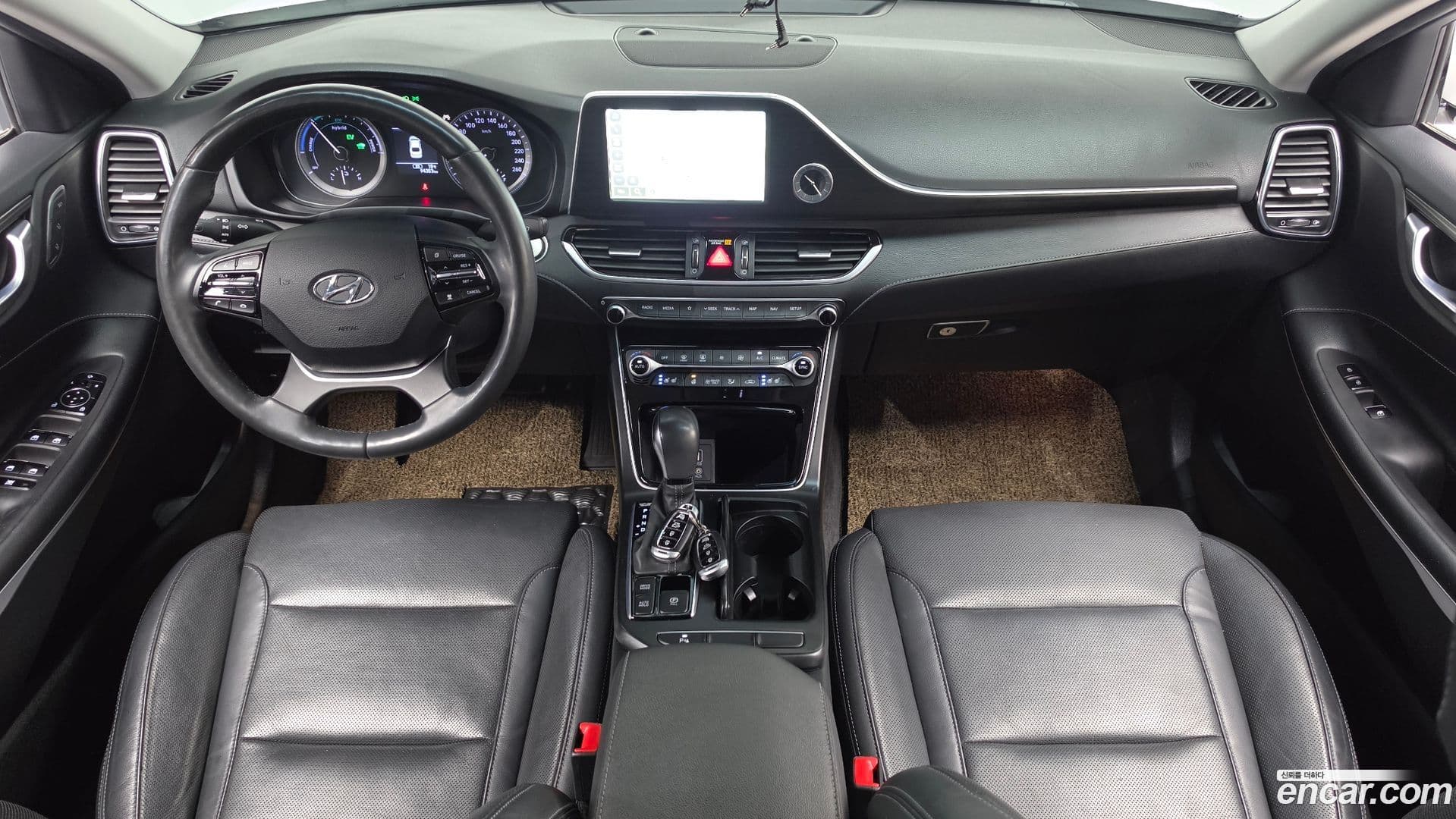 Main__Slider__Photo:Grandeur Hyundai 2017.6-6