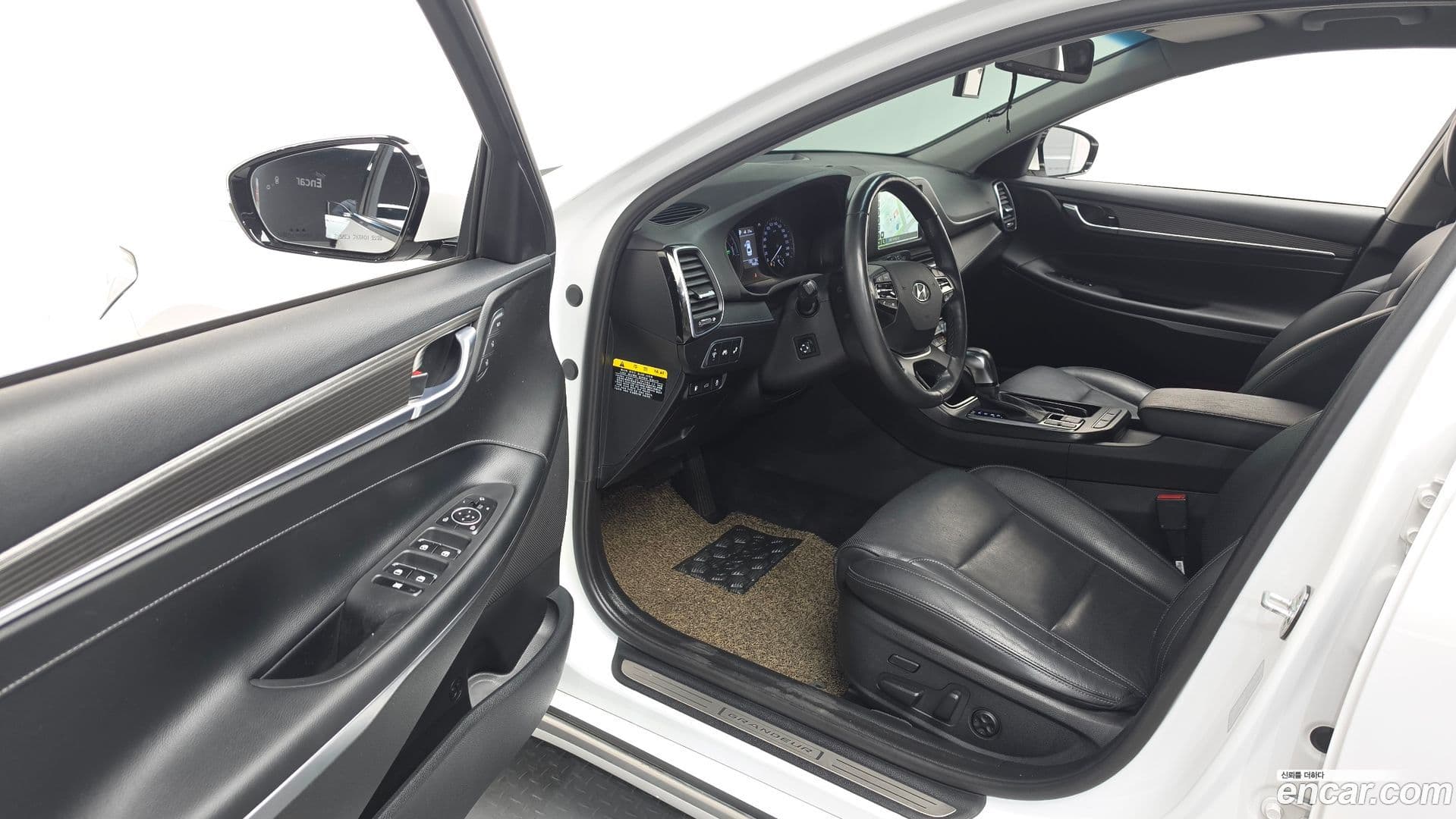 Main__Slider__Photo:Grandeur Hyundai 2017.6-9