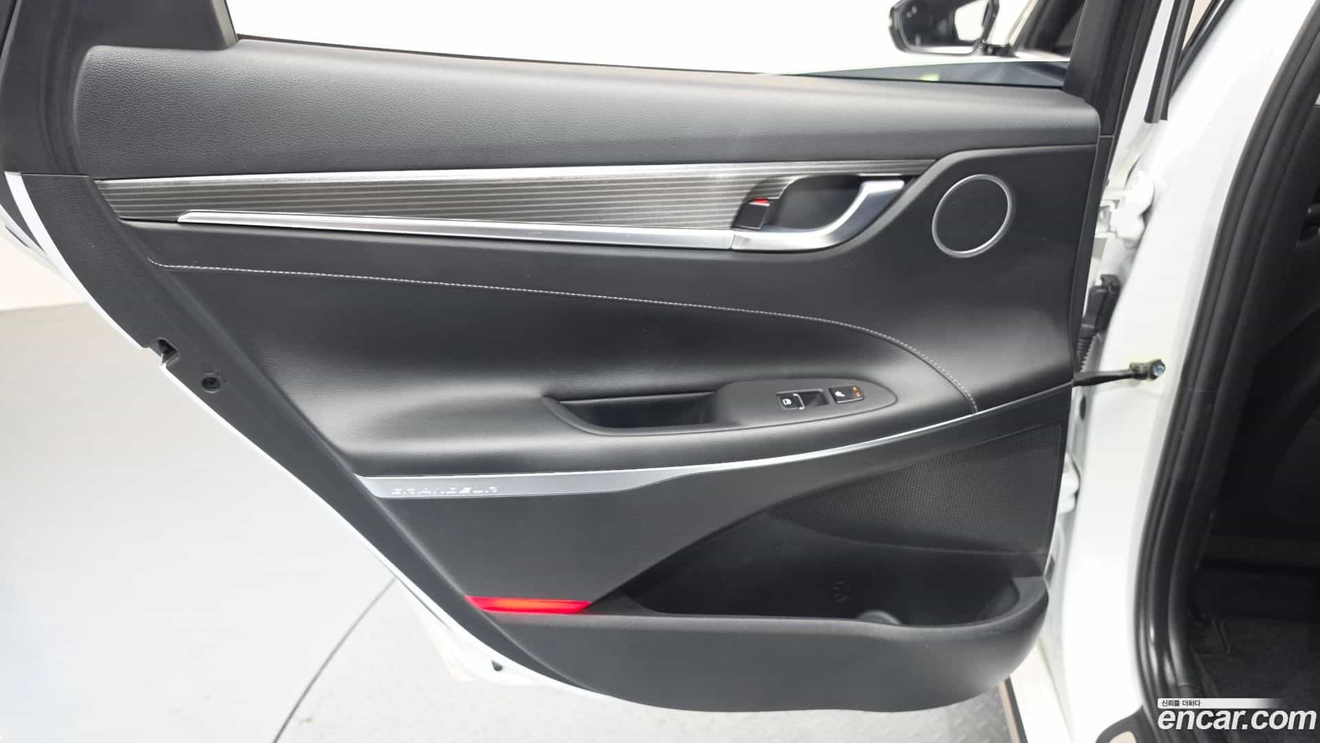 Grandeur Hyundai 2017.6-INNER-035