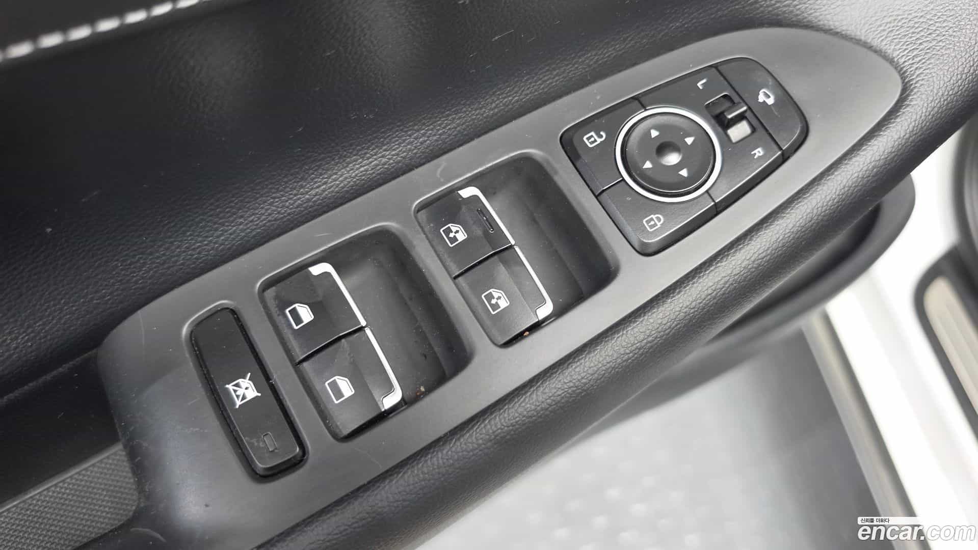Grandeur Hyundai 2017.6-OPTION-041