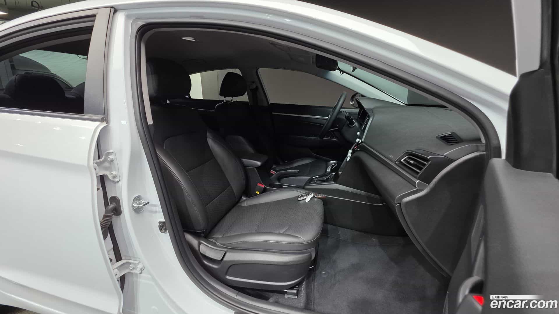 AVANTE Hyundai 2019.9-INNER-010