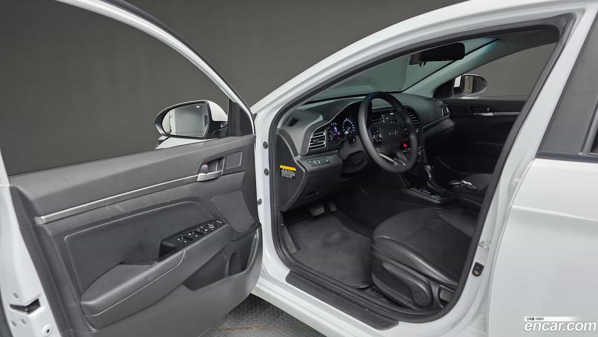 AVANTE Hyundai 2019.9-OPTION-015