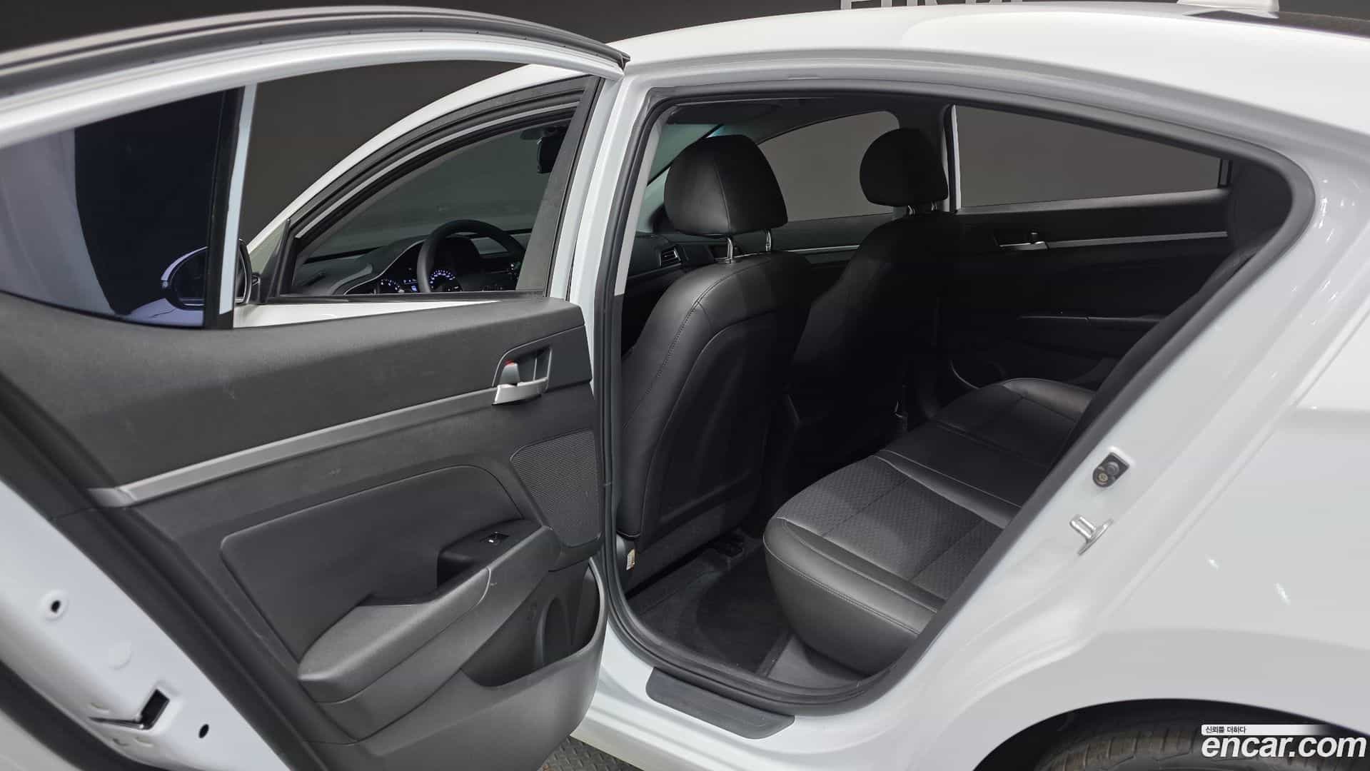 AVANTE Hyundai 2019.9-OPTION-022