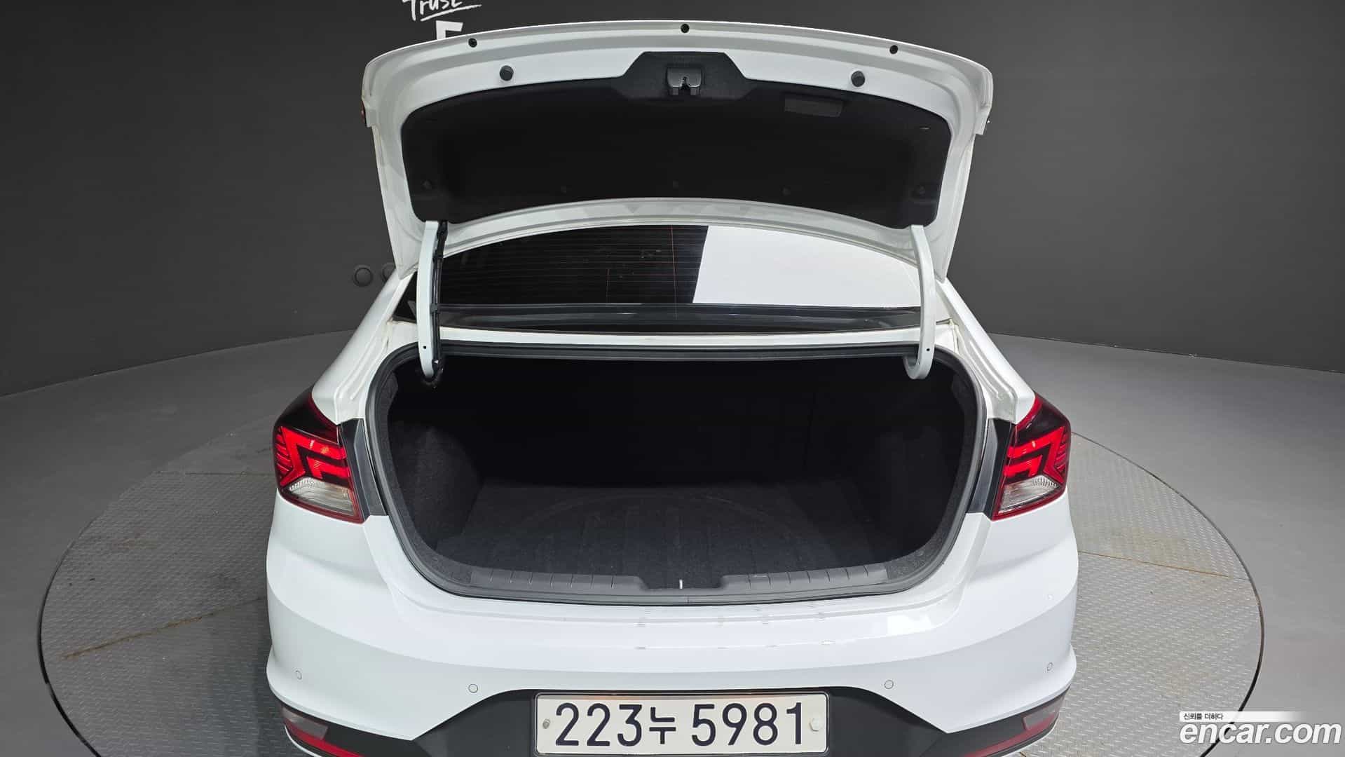 AVANTE Hyundai 2019.9-OPTION-024