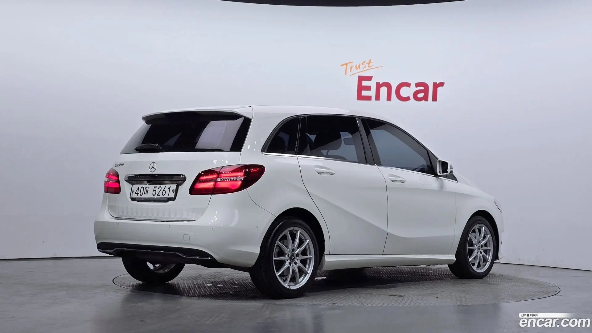 Main__Slider__Photo:B-Class Mercedes-Benz 2018.1-1
