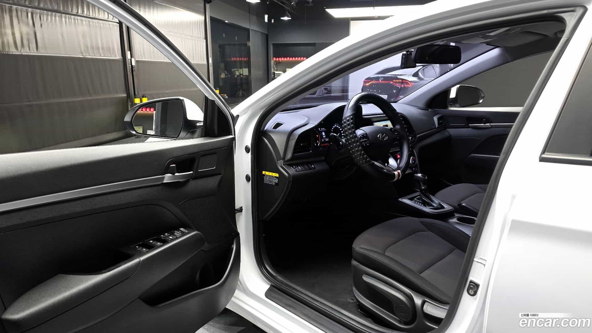 AVANTE Hyundai 2018.11-INNER-010