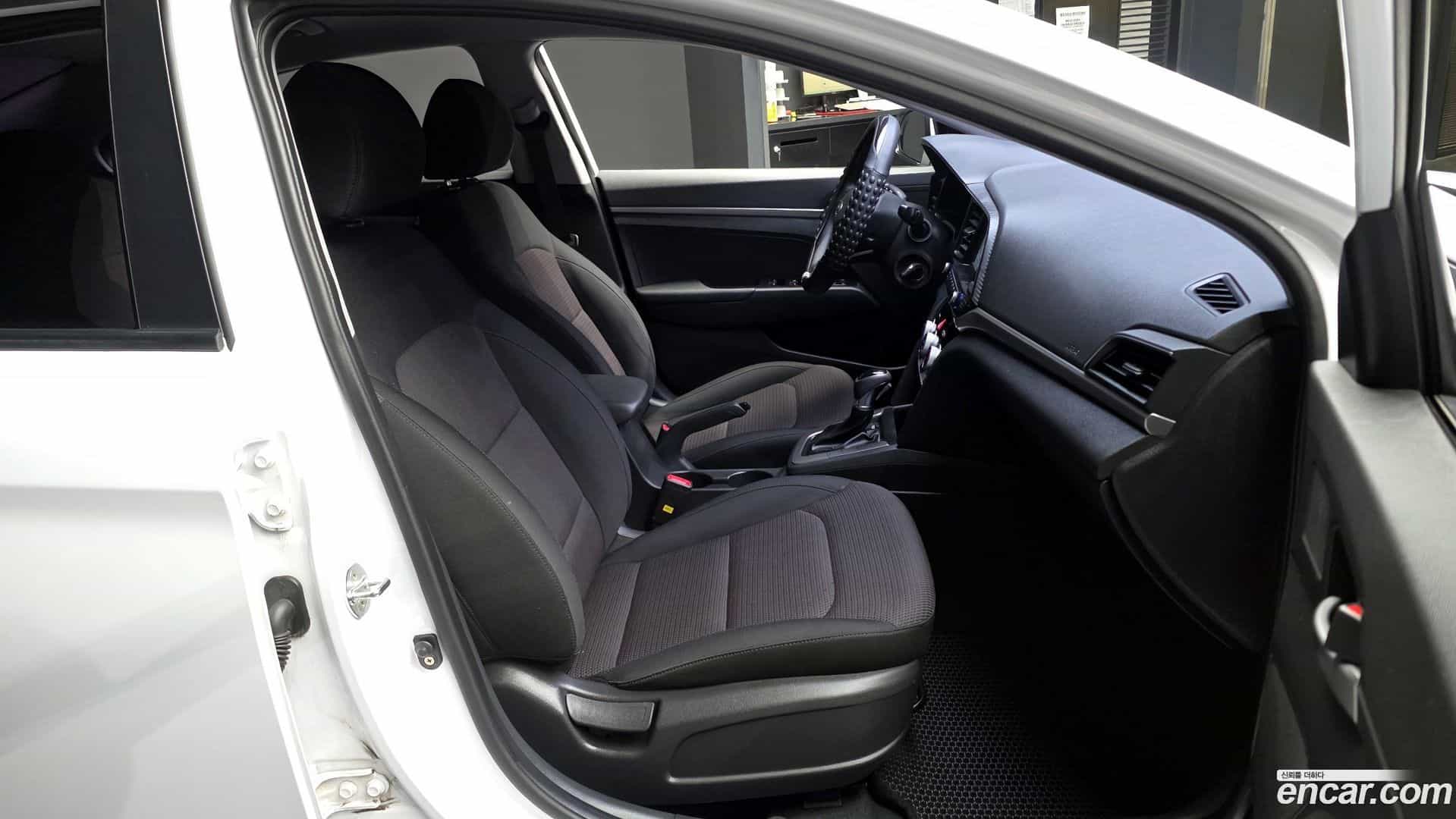 AVANTE Hyundai 2018.11-OPTION-015
