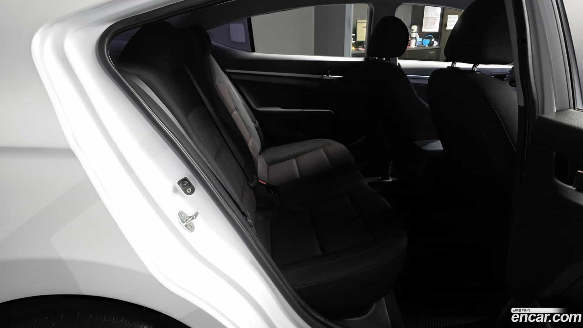 AVANTE Hyundai 2018.11-OPTION-016