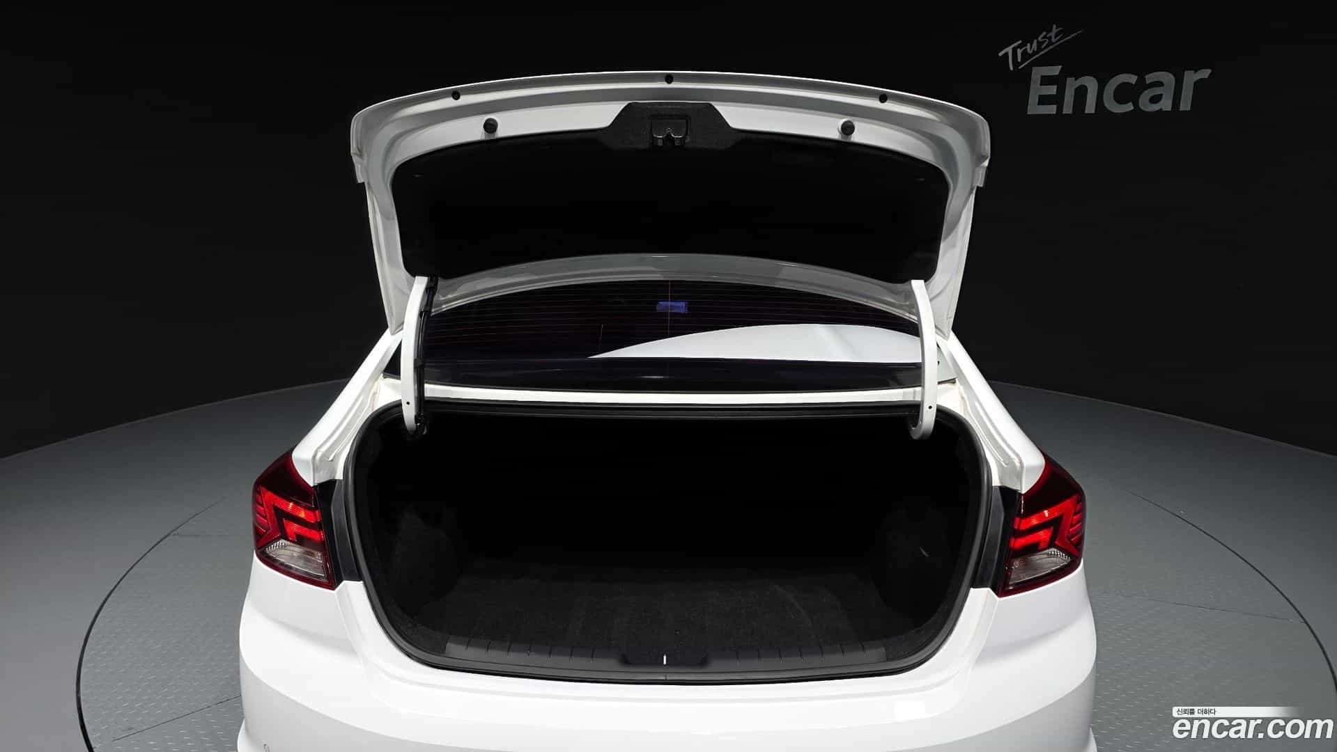 AVANTE Hyundai 2018.11-OPTION-024