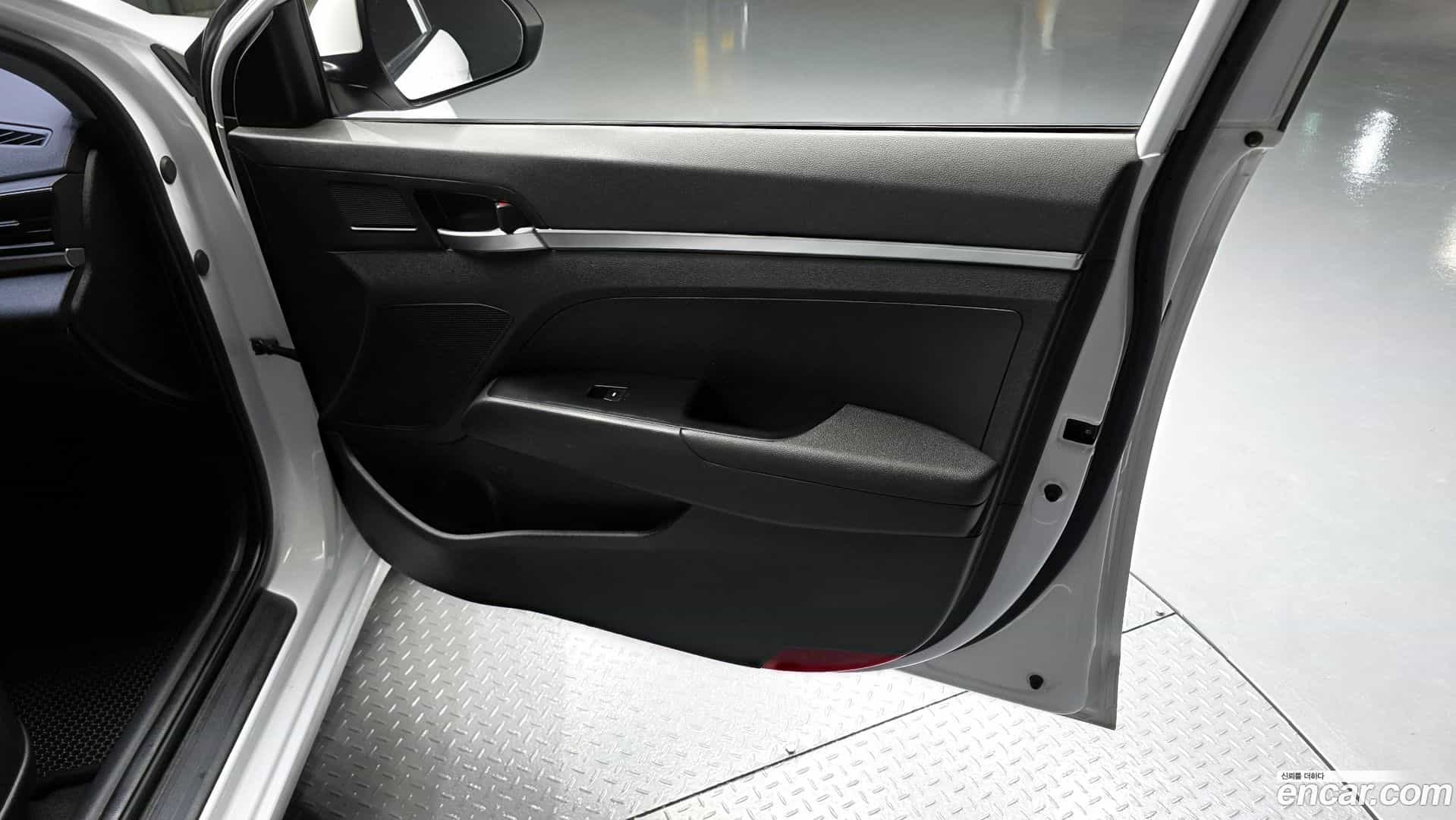 AVANTE Hyundai 2018.11-INNER-034