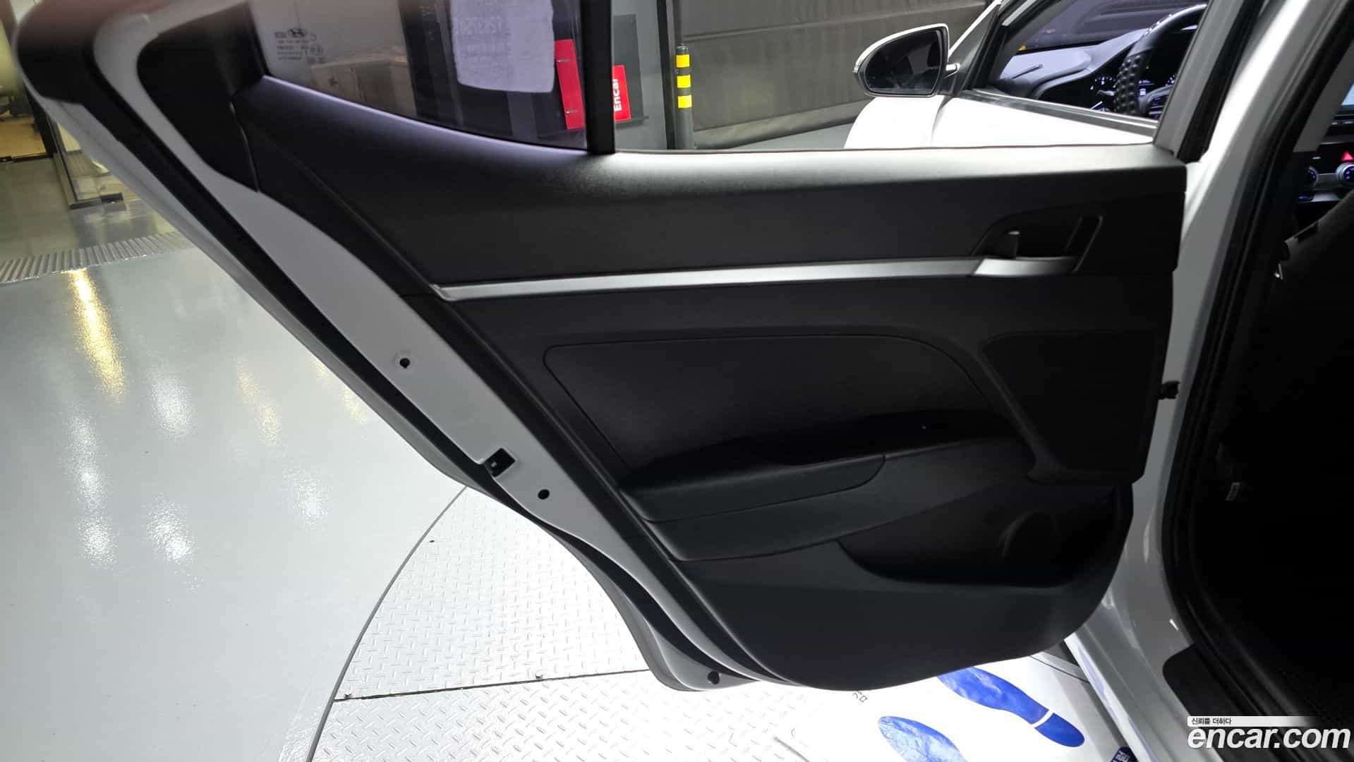 AVANTE Hyundai 2018.11-INNER-035