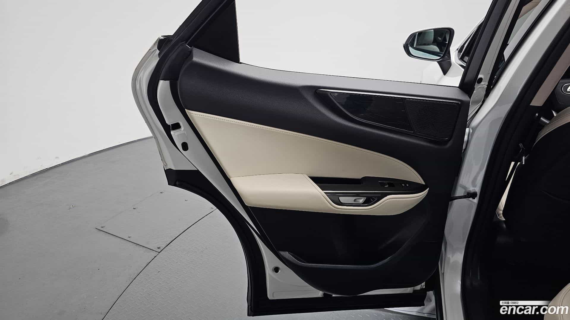NX Lexus 2024.6-INNER-035