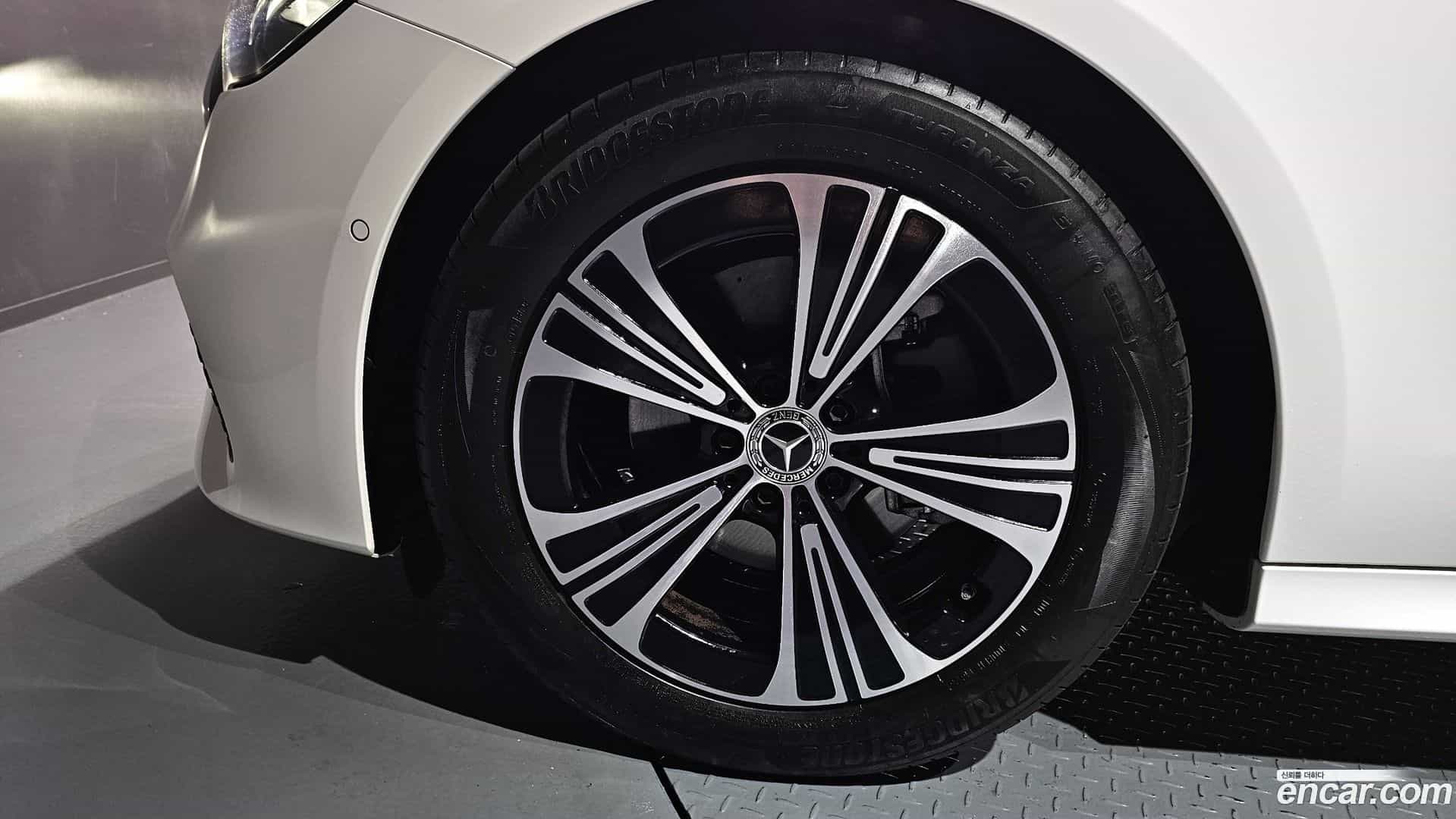 E-Class Mercedes-Benz 2025.8-OUTER-005