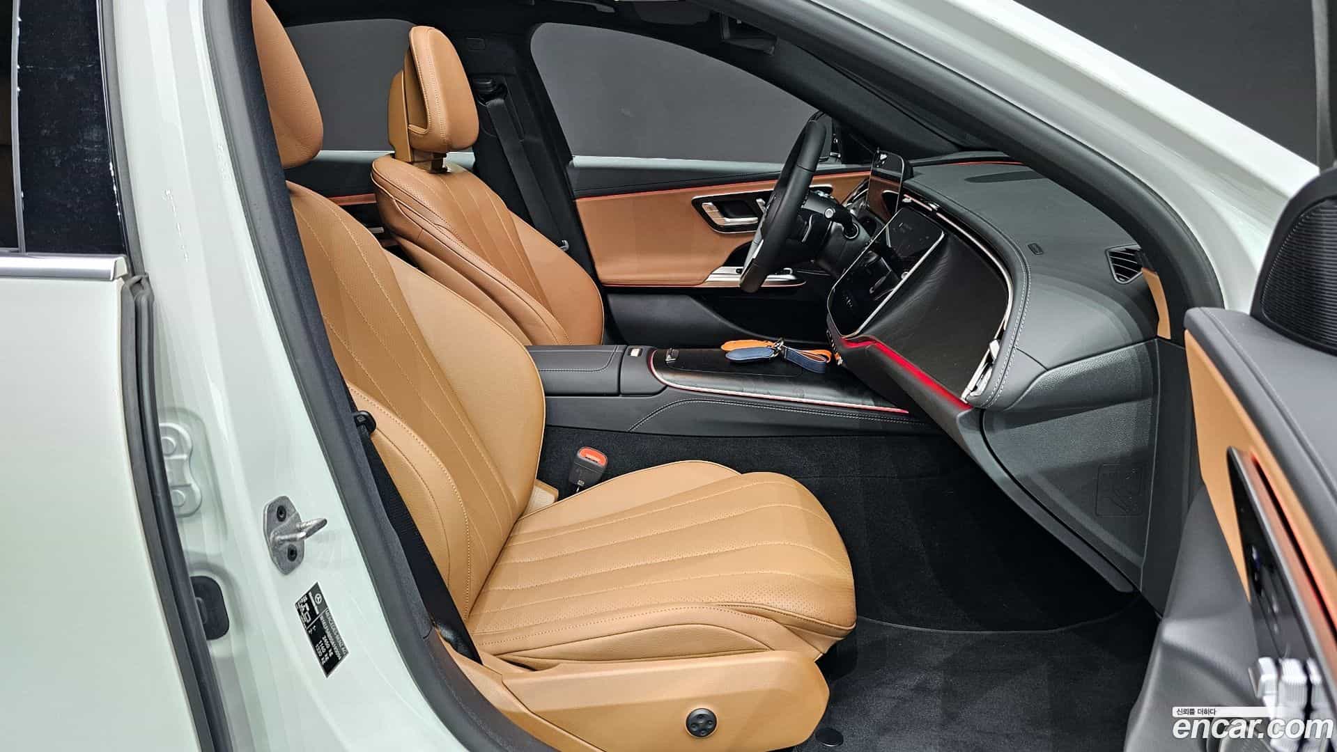 E-Class Mercedes-Benz 2025.8-OPTION-016
