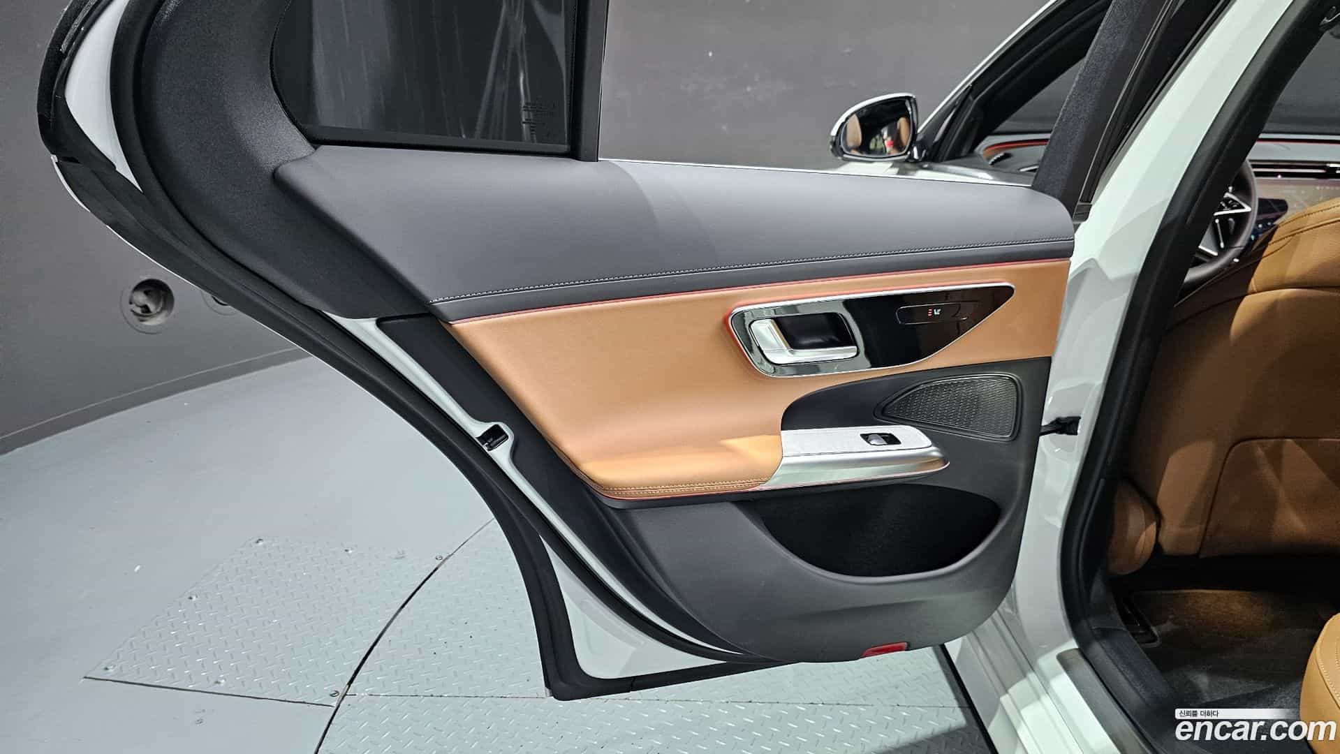 E-Class Mercedes-Benz 2025.8-INNER-035