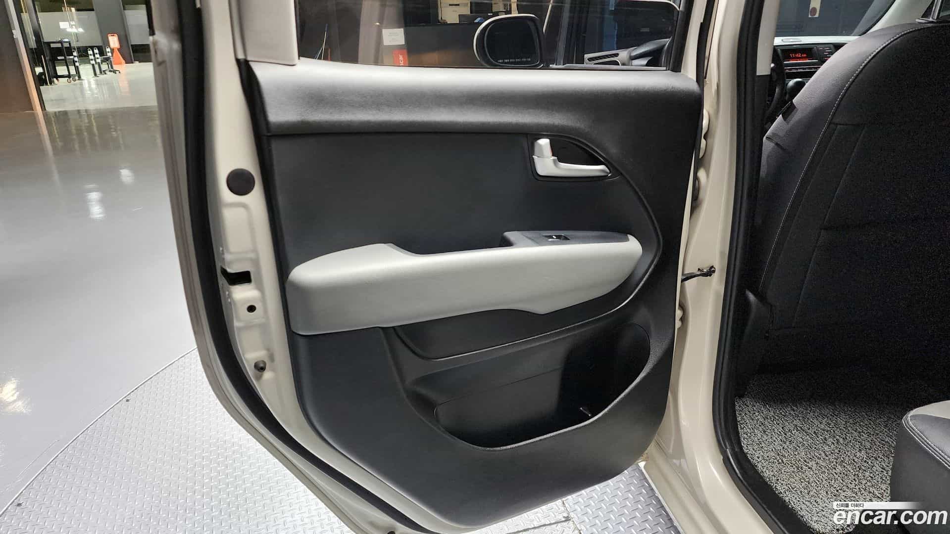 RAY Kia 2022.4-INNER-035