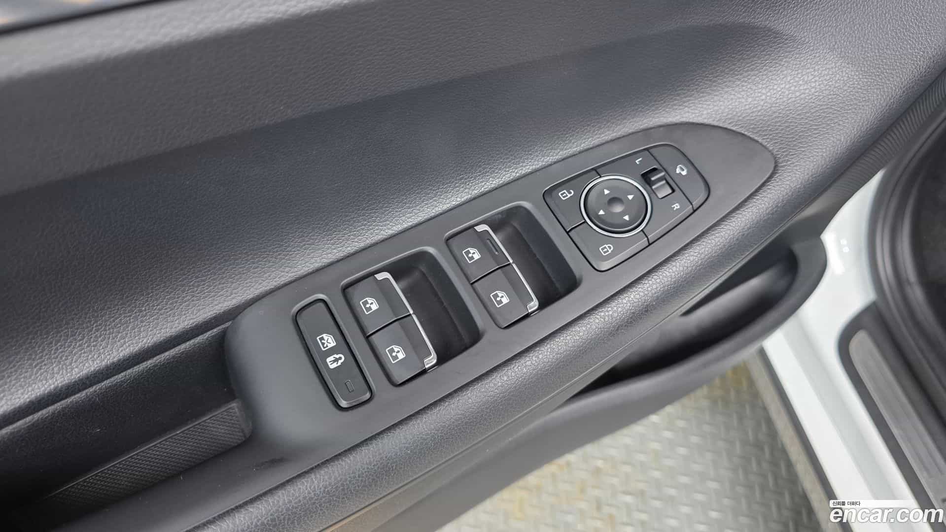 Grandeur Hyundai 2022.5-OPTION-046