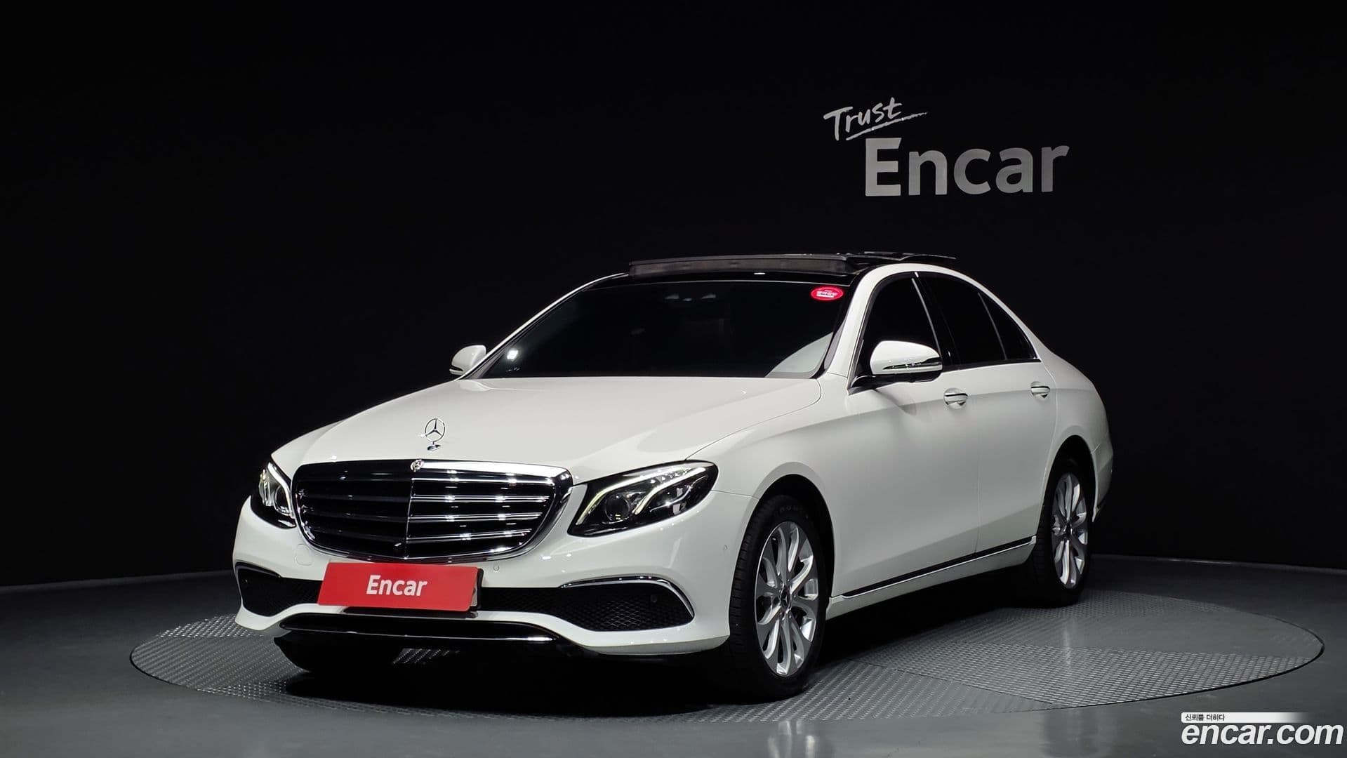 Main__Slider__Photo:E-Class Mercedes-Benz 2019.3-0