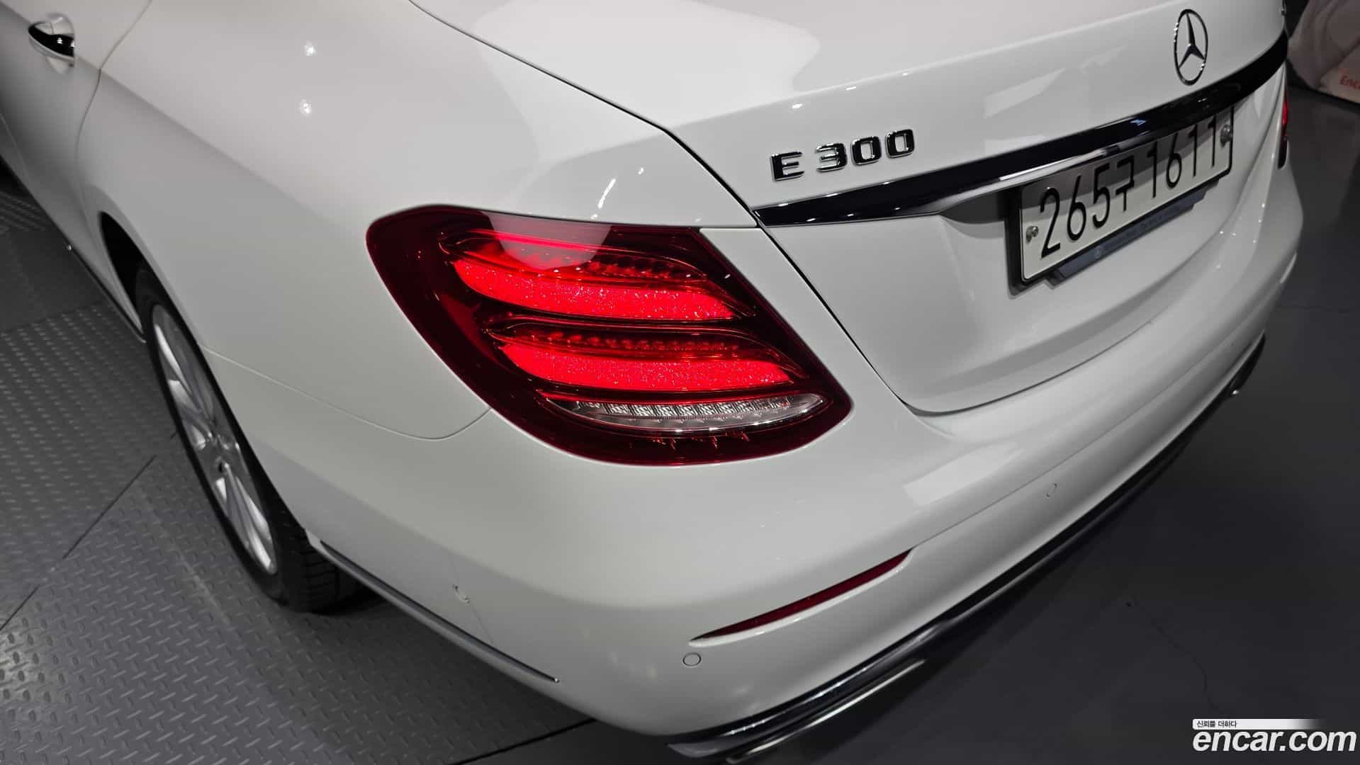 E-Class Mercedes-Benz 2019.3-OUTER-033