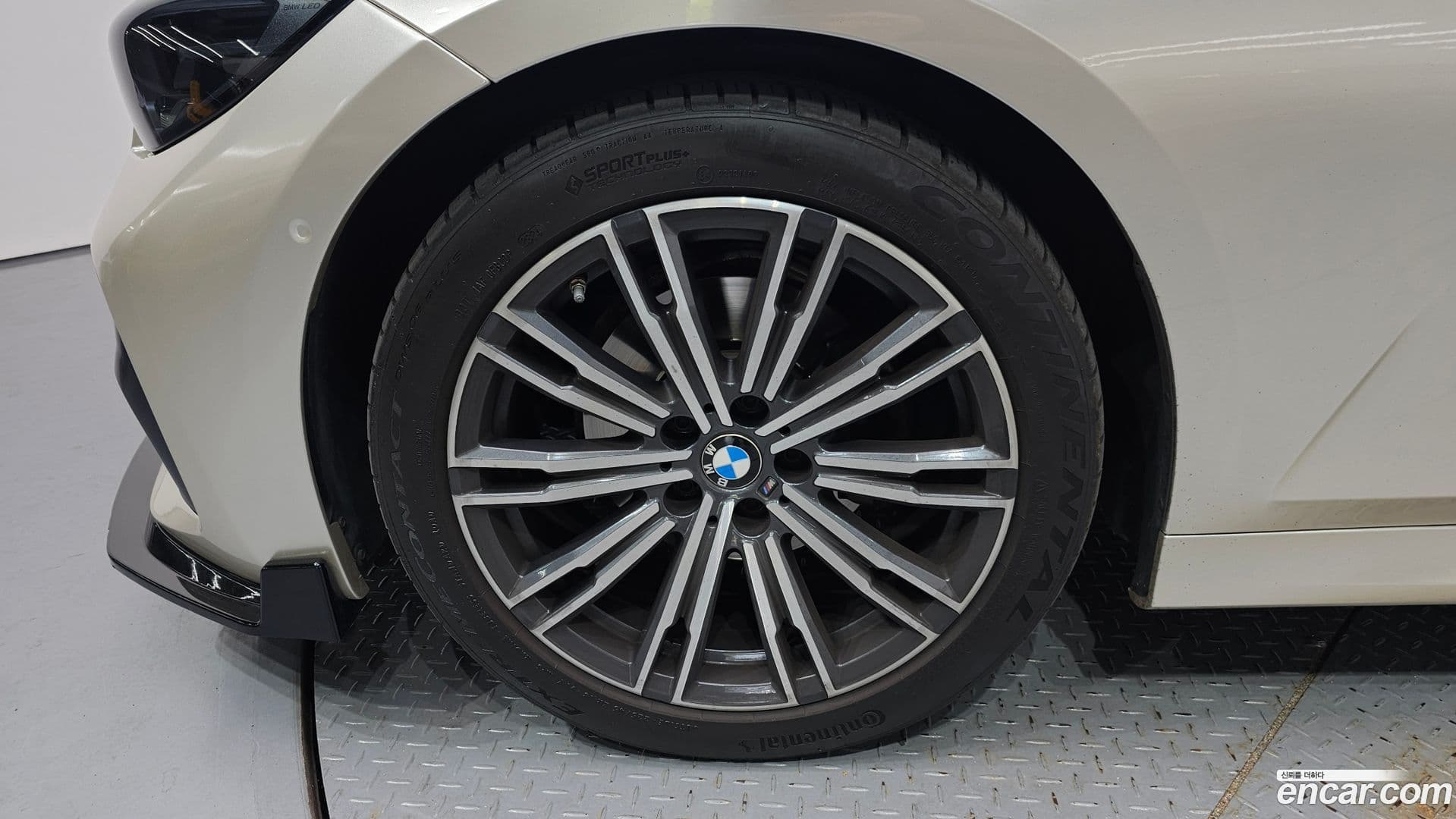 Main__Slider__Photo:3-Series BMW 2021.9-4