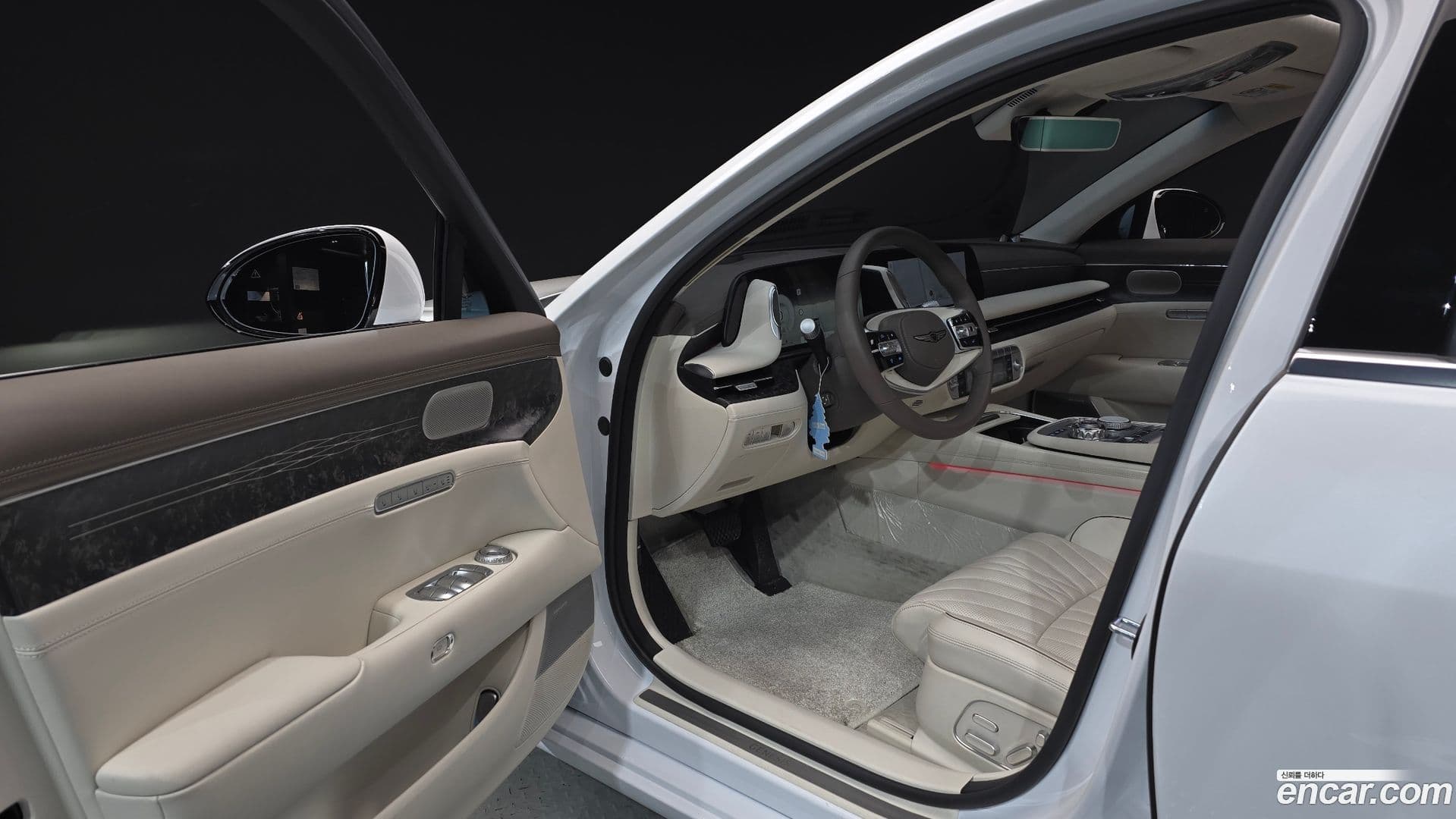 Main__Slider__Photo:G90 Genesis 2025.7-9